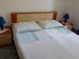 Lovište, Bedroom in the studio-apartment, air condition available, (pet friendly) and WiFi.