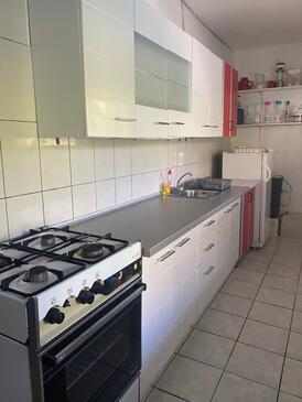 Lupešćina, Cucina nell'alloggi del tipo house, animali domestici ammessi.