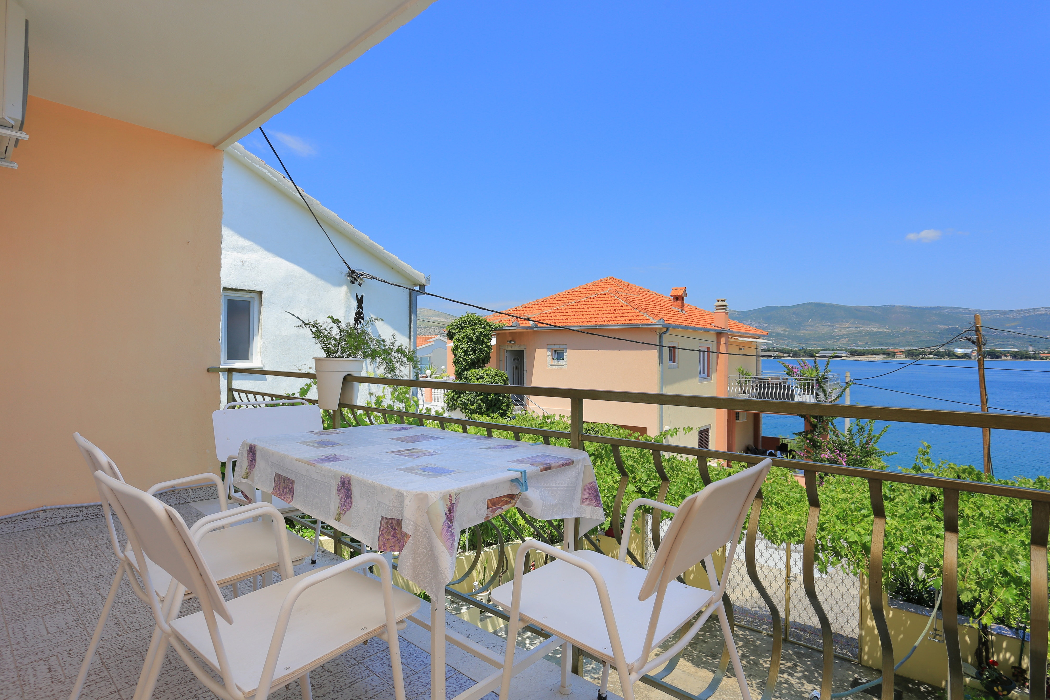Two bedroom apartment near beach Arbanija, Čiovo  A-a