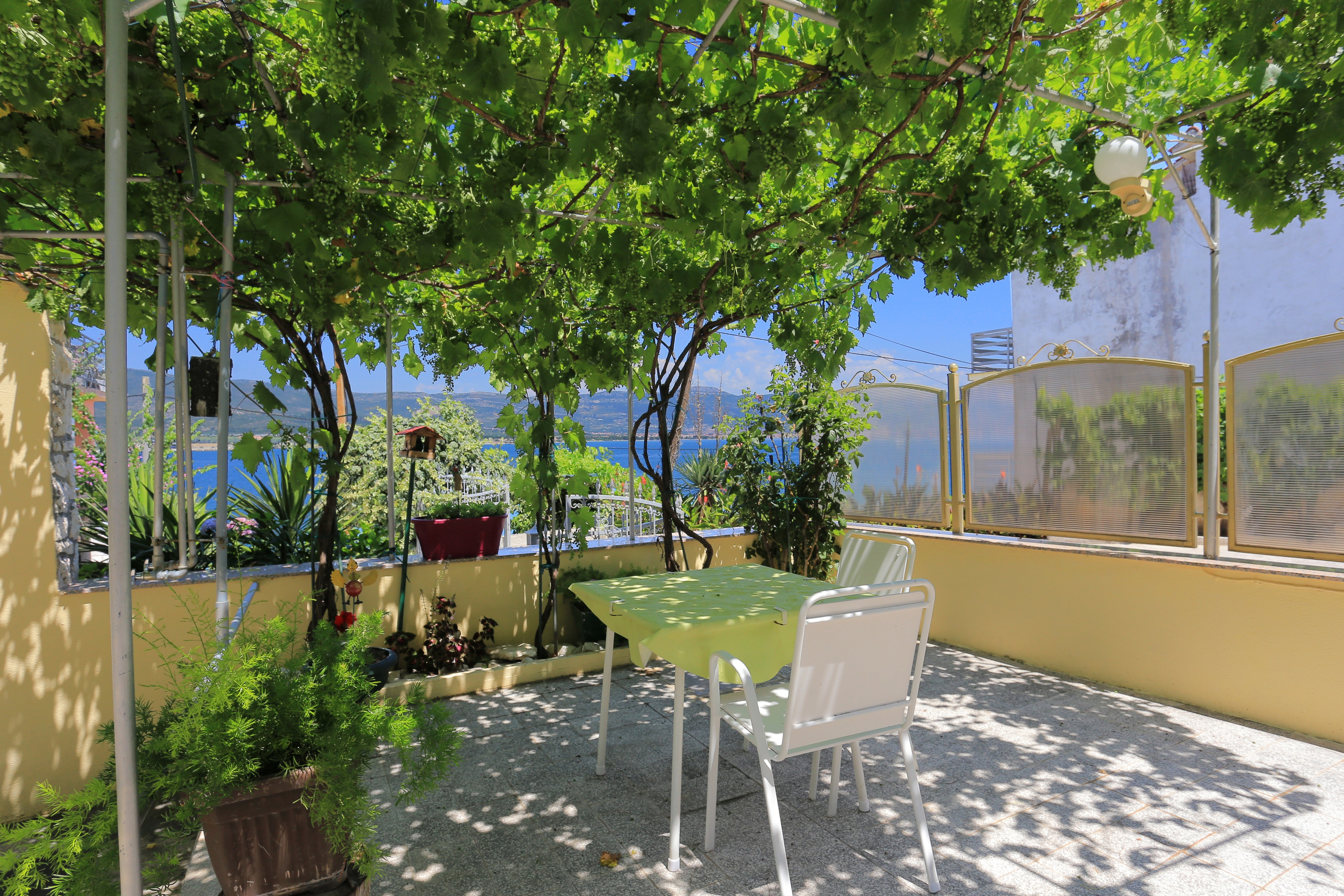 Two bedroom apartment near beach Arbanija, Čiovo (A-18661-a)