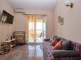 Biograd na Moru, Sala de estar in the apartment, air condition available, (pet friendly) y WiFi.