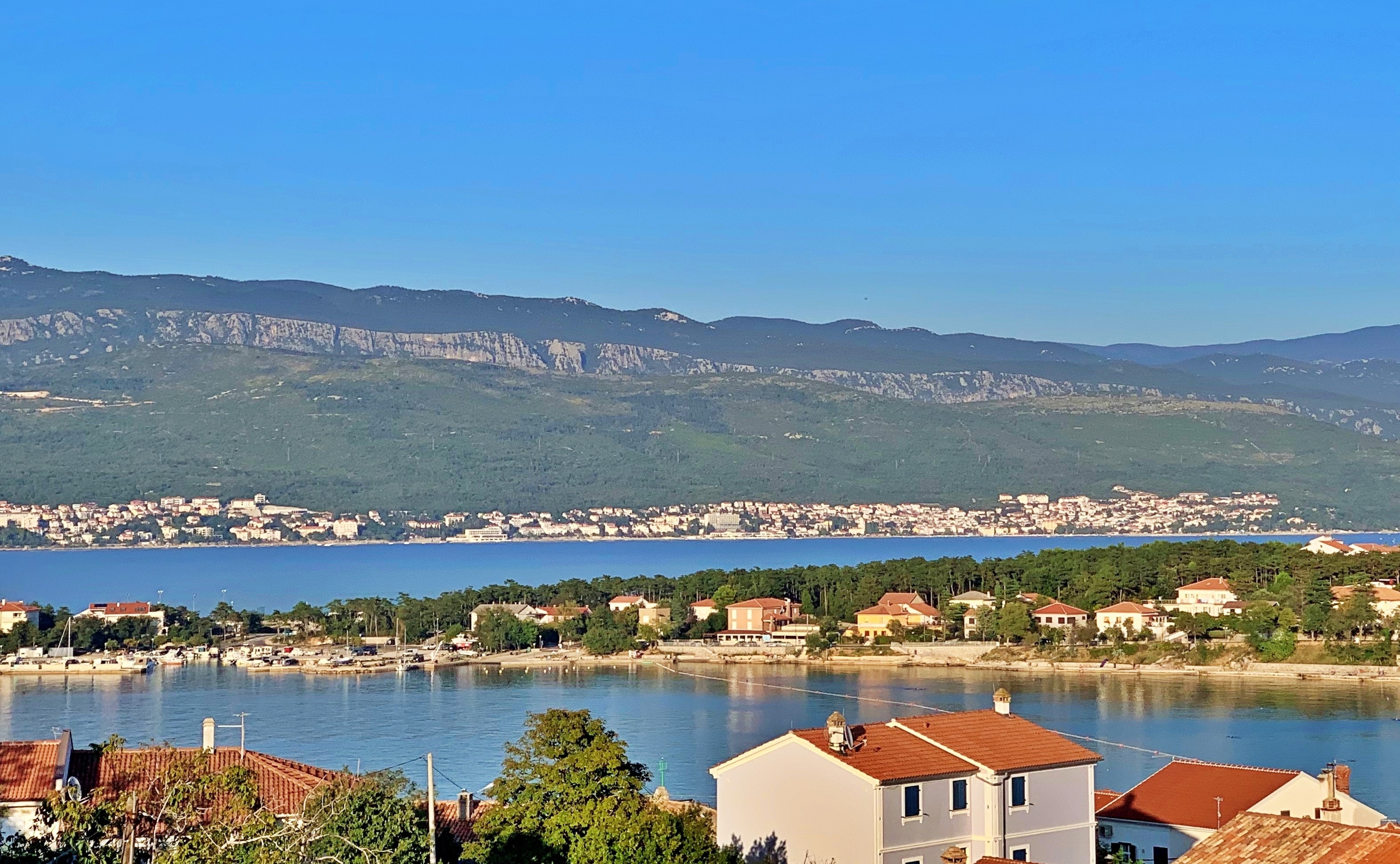 Two bedroom apartment with terrace and sea view Šilo, Krk  A-a