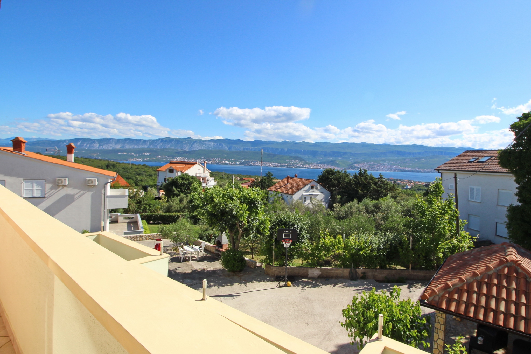 Three bedroom apartment with terrace and sea view Polje, Krk  A-c