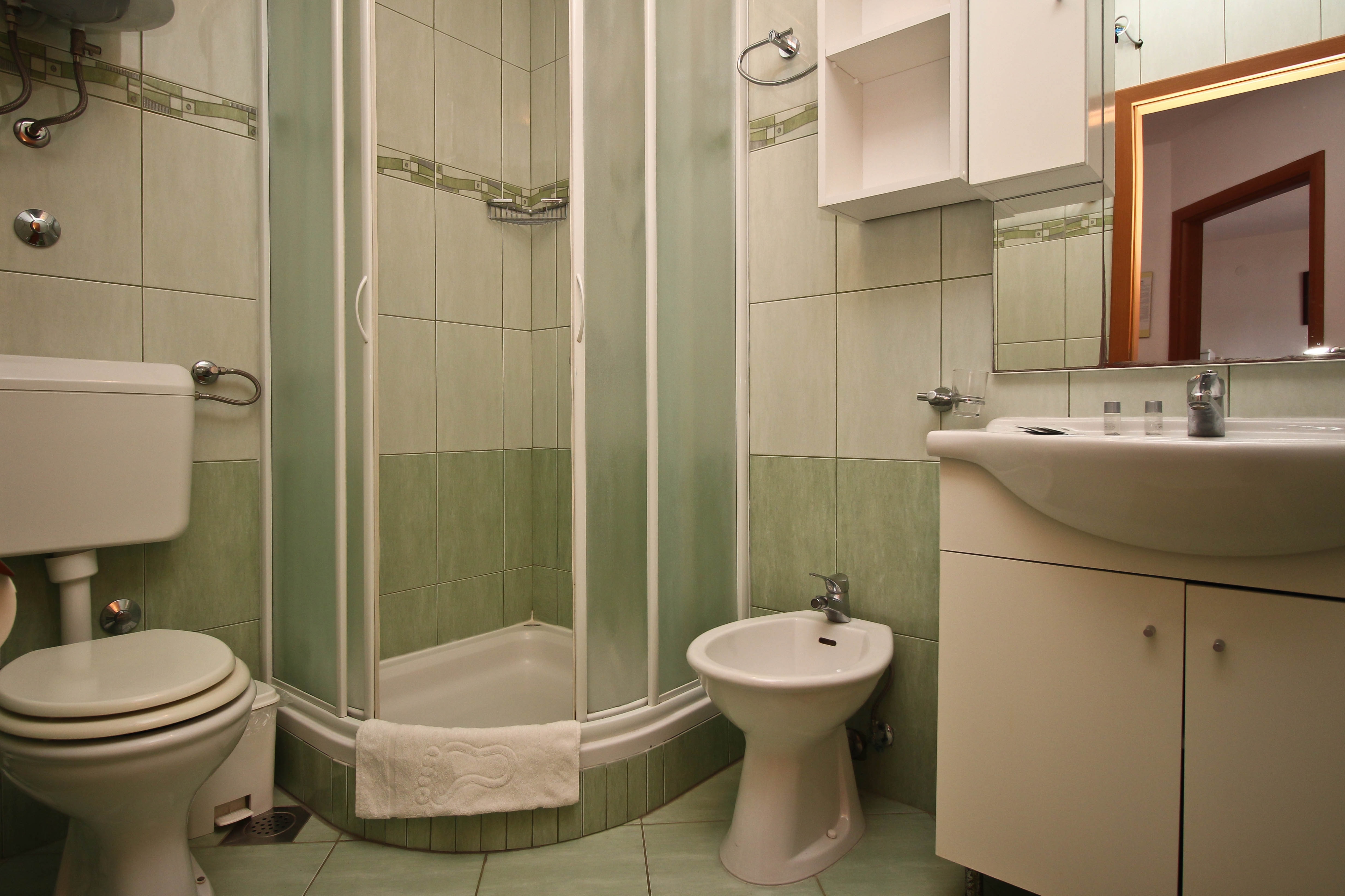 One bedroom apartment near beach Šilo, Krk  A-a
