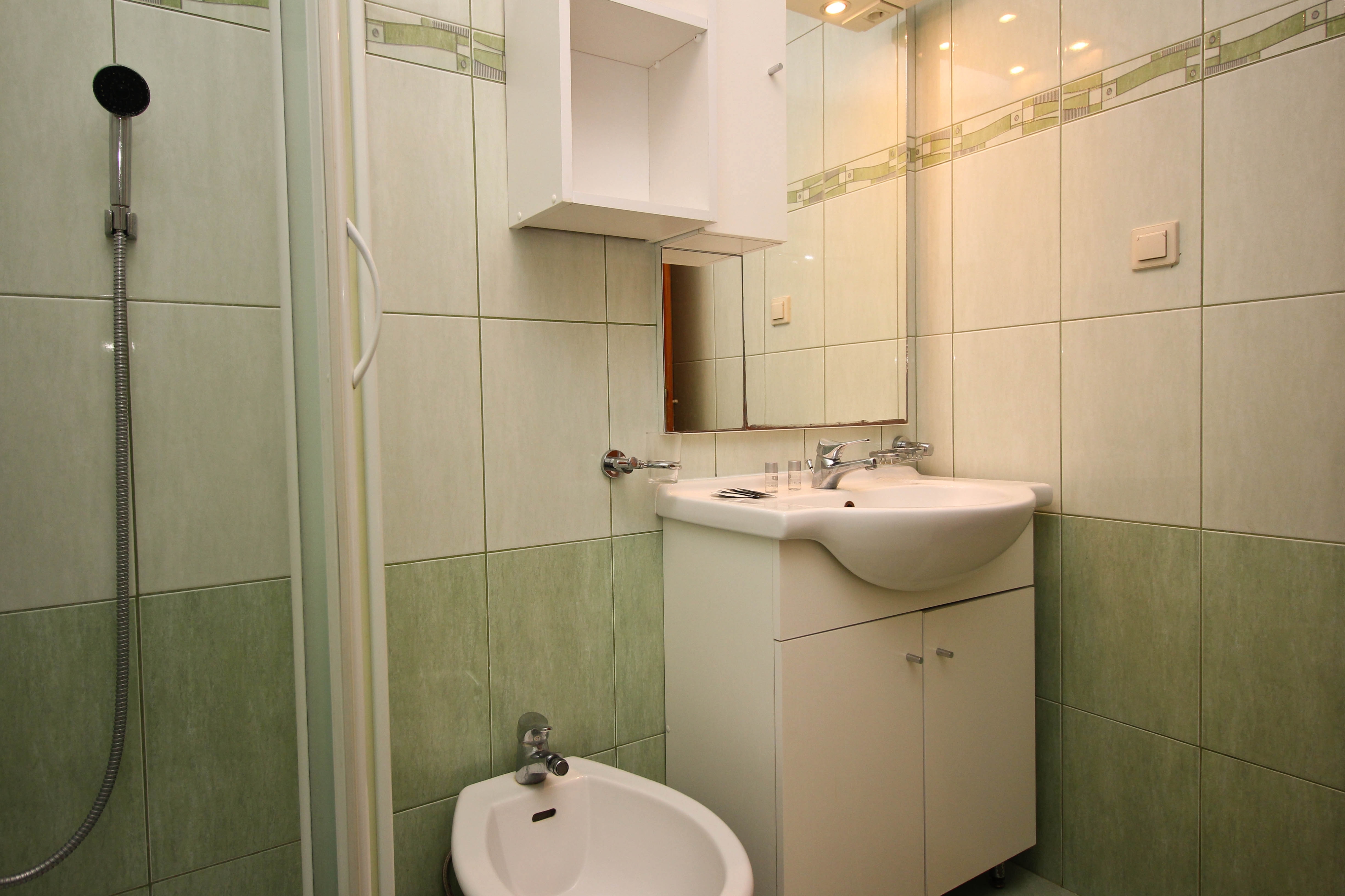 One bedroom apartment near beach Šilo, Krk  A-a