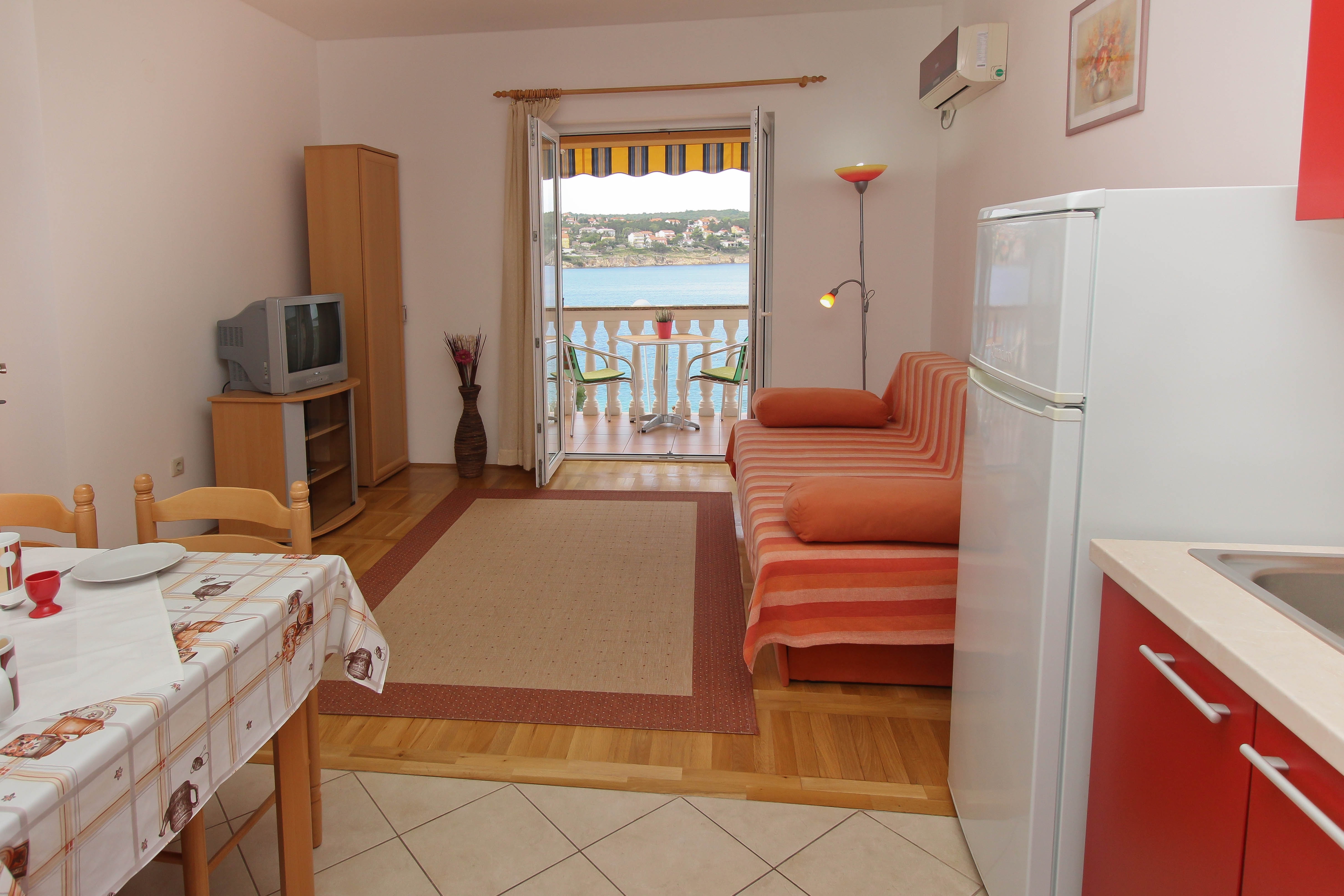 One bedroom apartment near beach Šilo, Krk (A-18670-c)