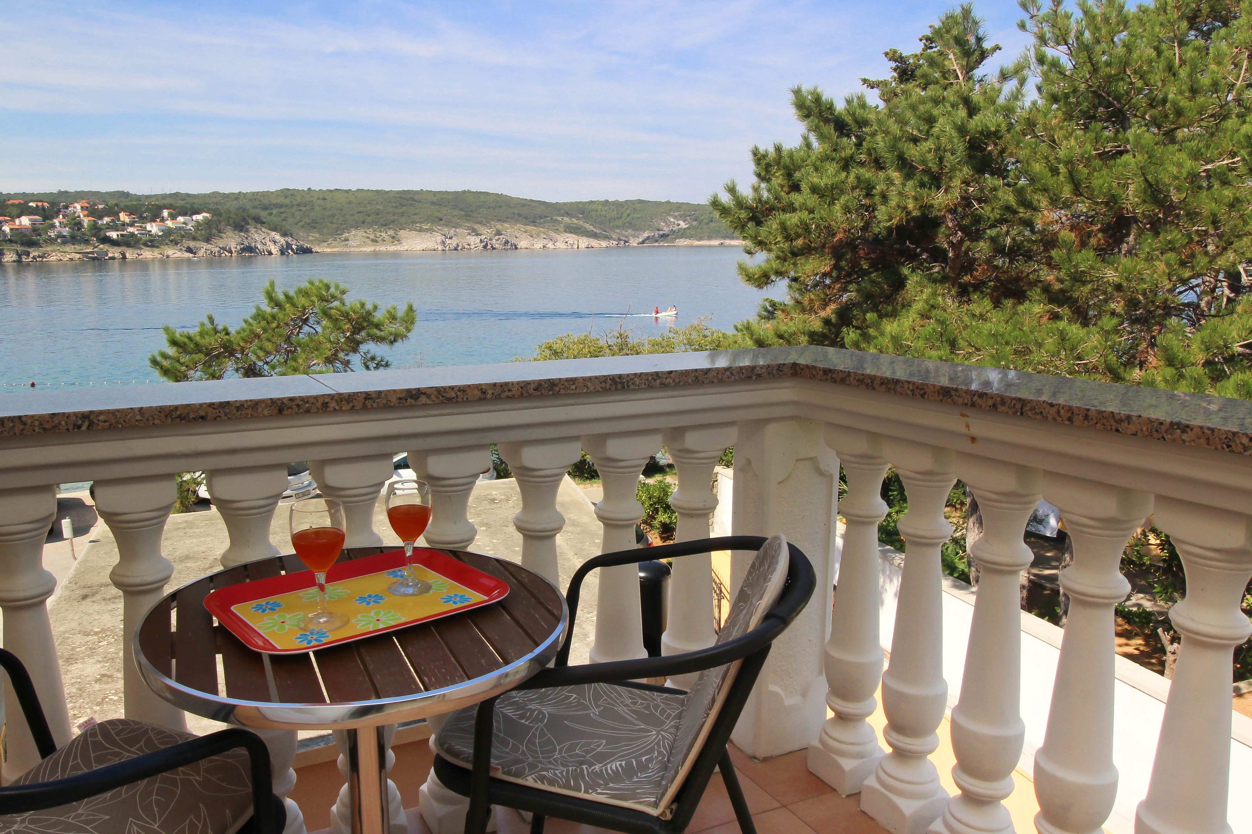 One bedroom apartment near beach Šilo, Krk  A-d