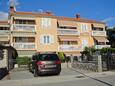 Šilo, Krk, Parking lot 18670 - Apartments near sea with pebble beach.