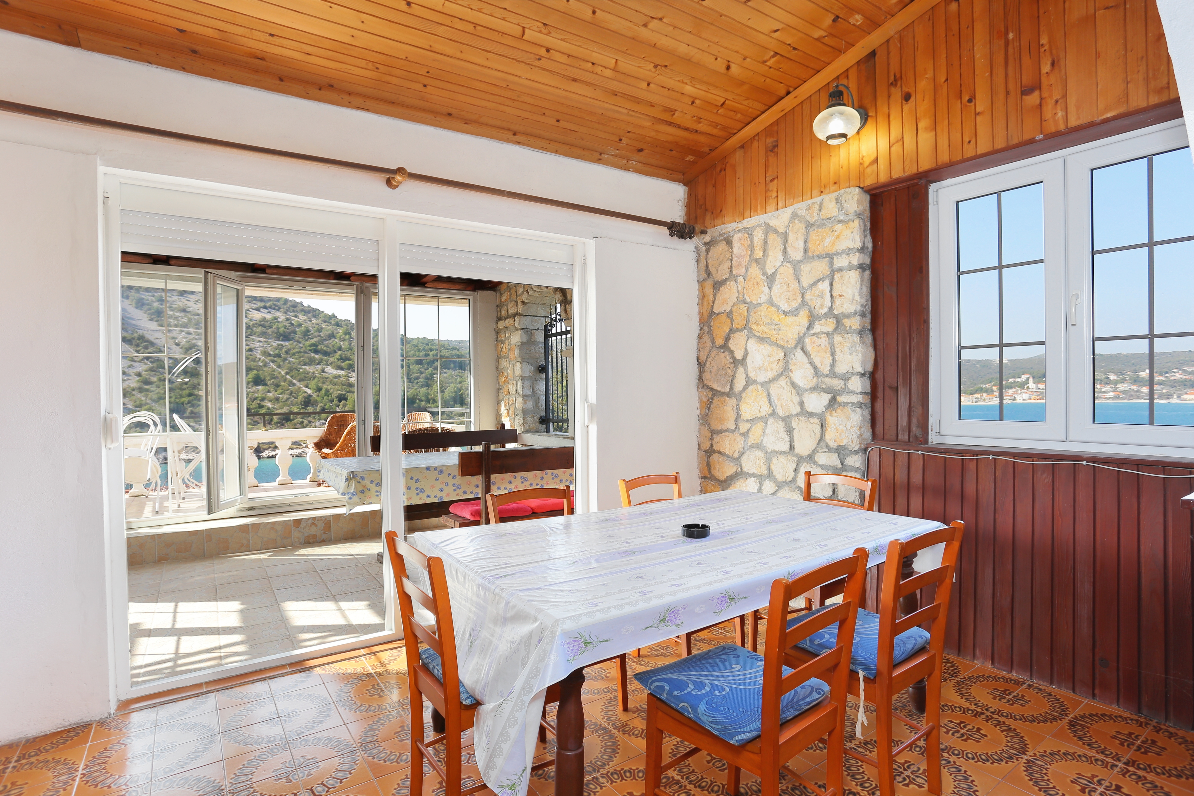 Three bedroom apartment near beach Vinišće, Trogir (A-18674-a)