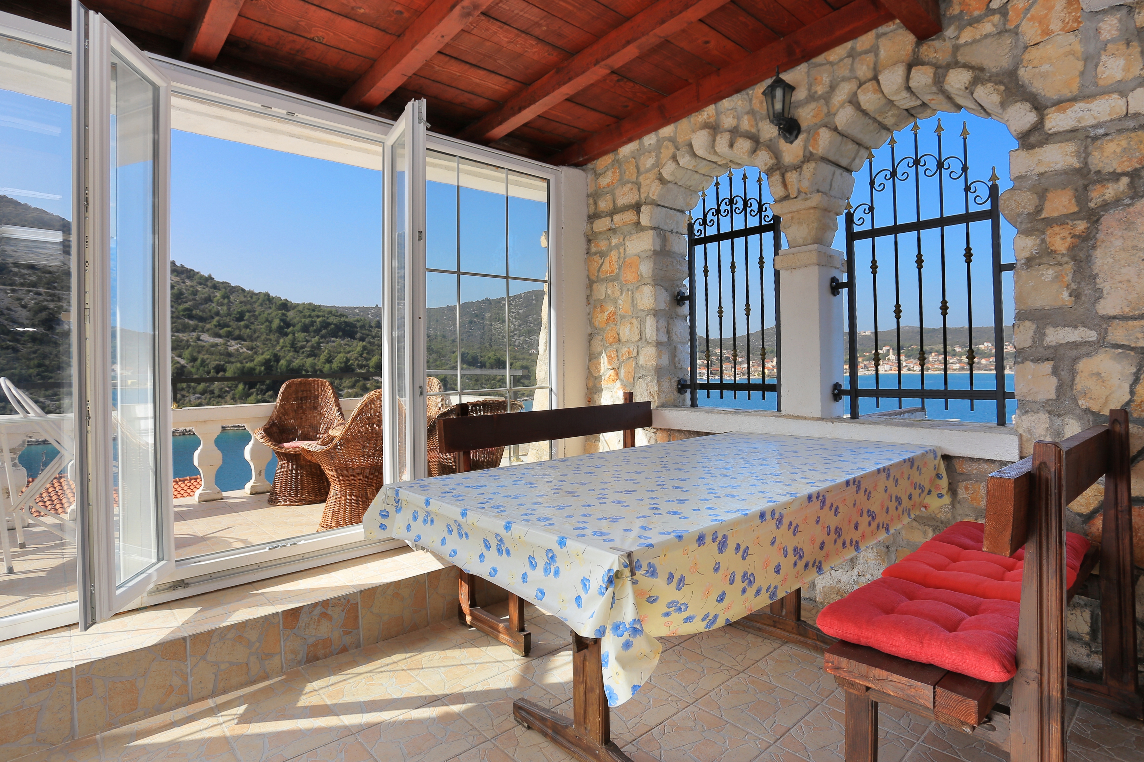 Three bedroom apartment near beach Vinišće, Trogir (A-18674-a)