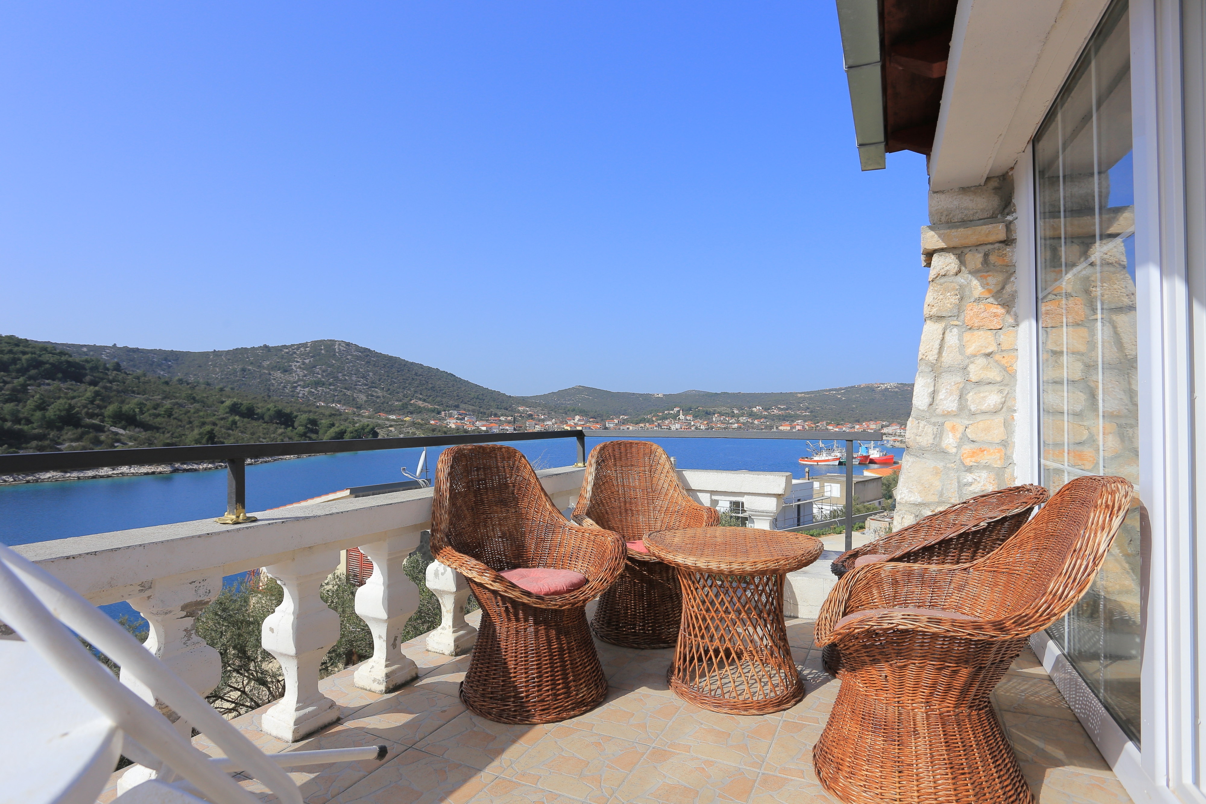 Three bedroom apartment near beach Vinišće, Trogir  A-a
