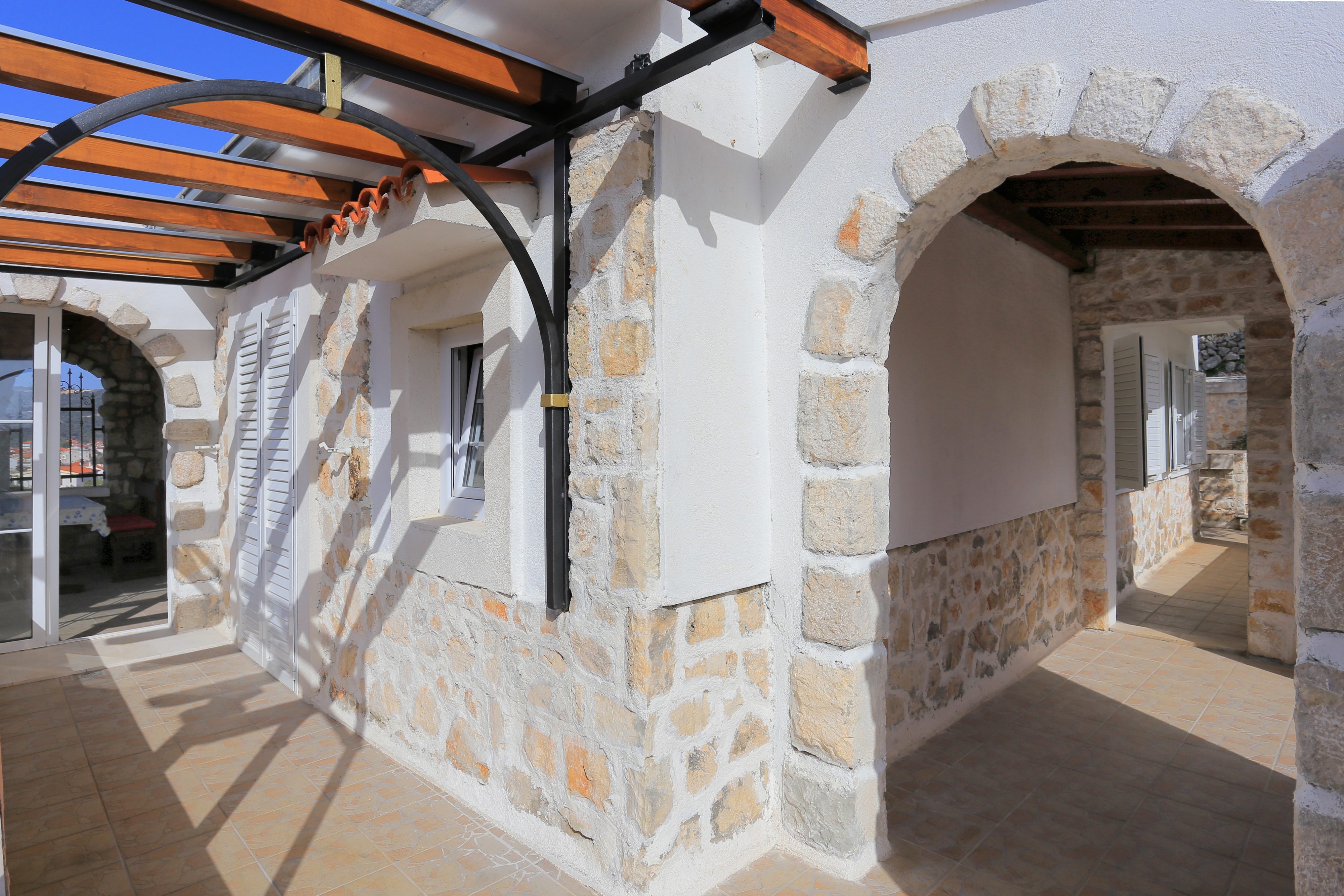 Three bedroom apartment near beach Vinišće, Trogir  A-a