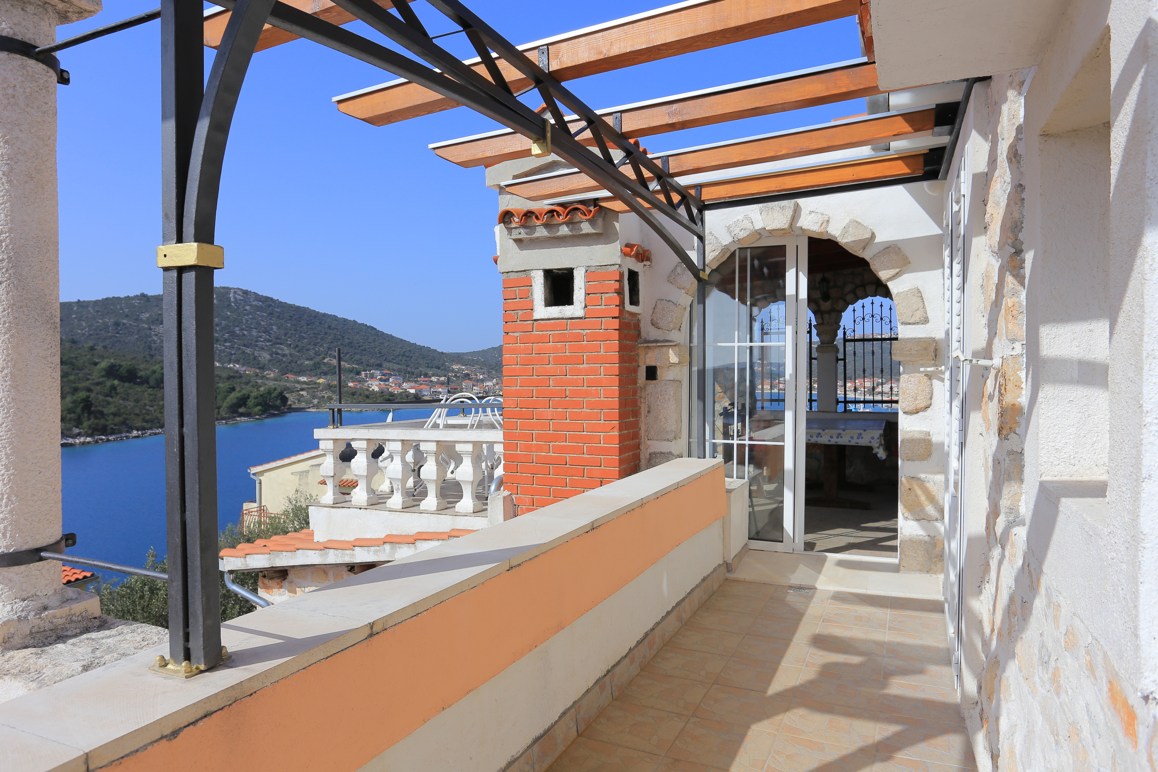 Three bedroom apartment near beach Vinišće, Trogir  A-a