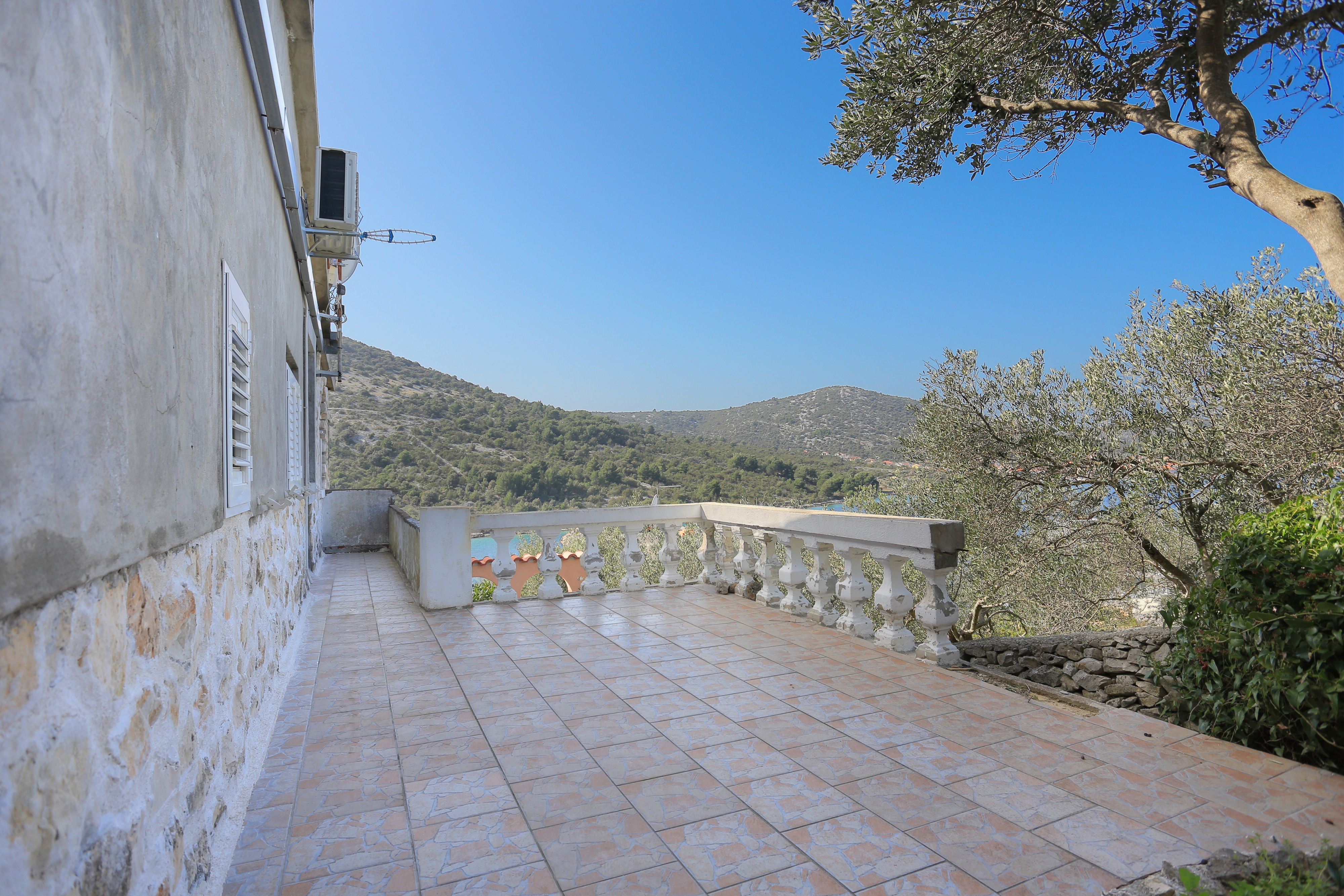 Three bedroom apartment near beach Vinišće, Trogir  A-a
