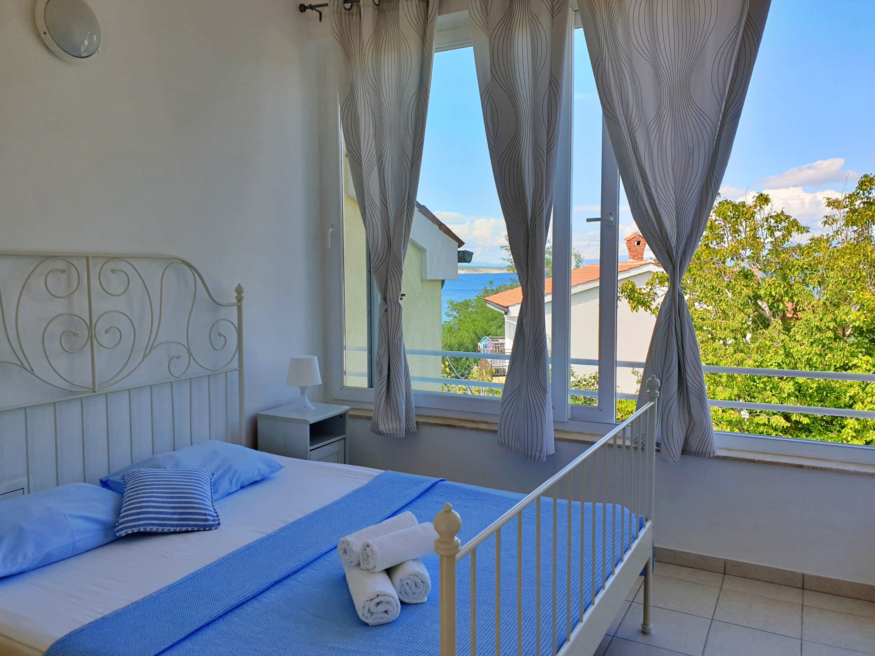 Two bedroom apartment with terrace Šilo, Krk  A-b