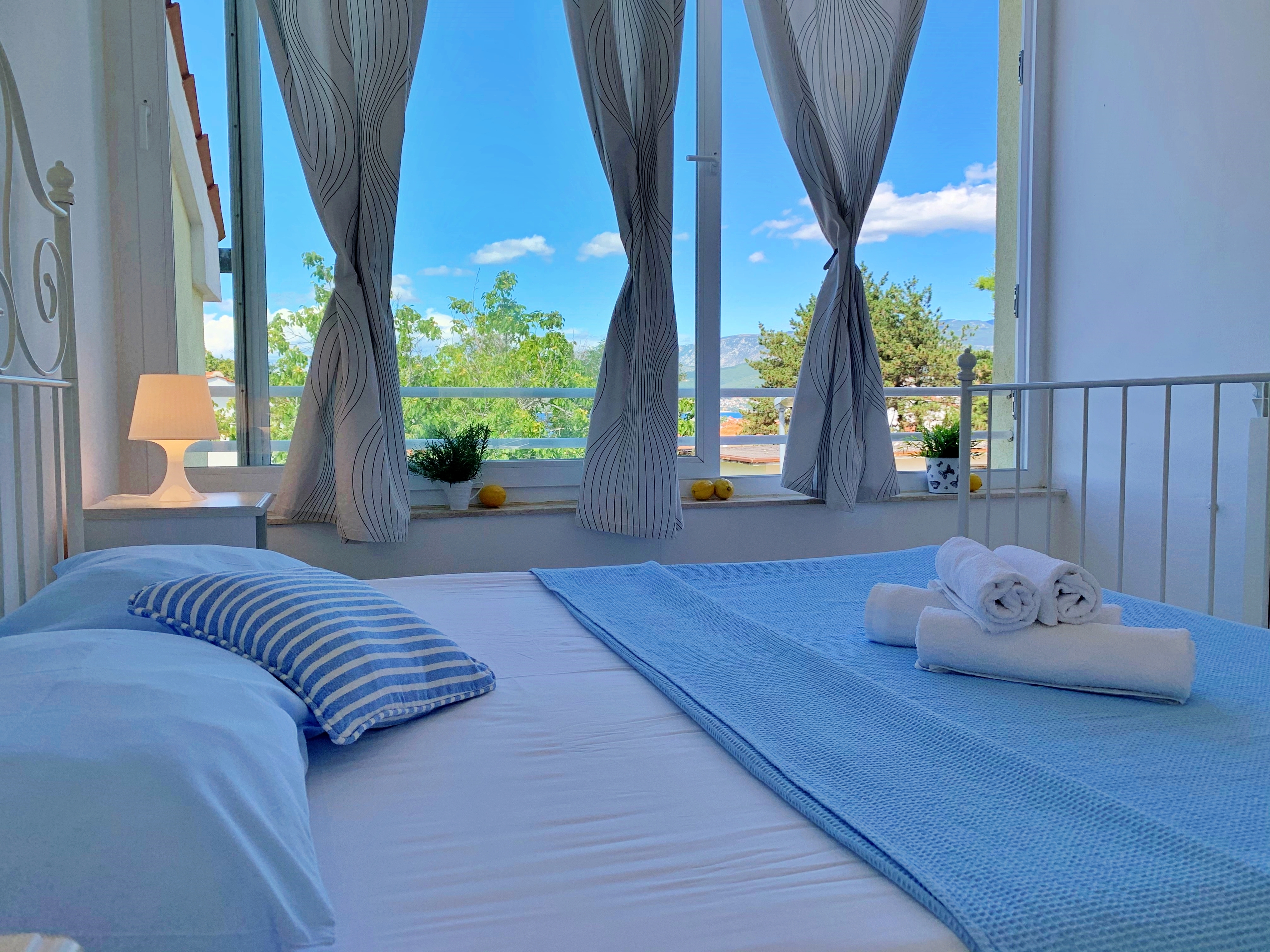 Two bedroom apartment with terrace Šilo, Krk (A-18678-b)