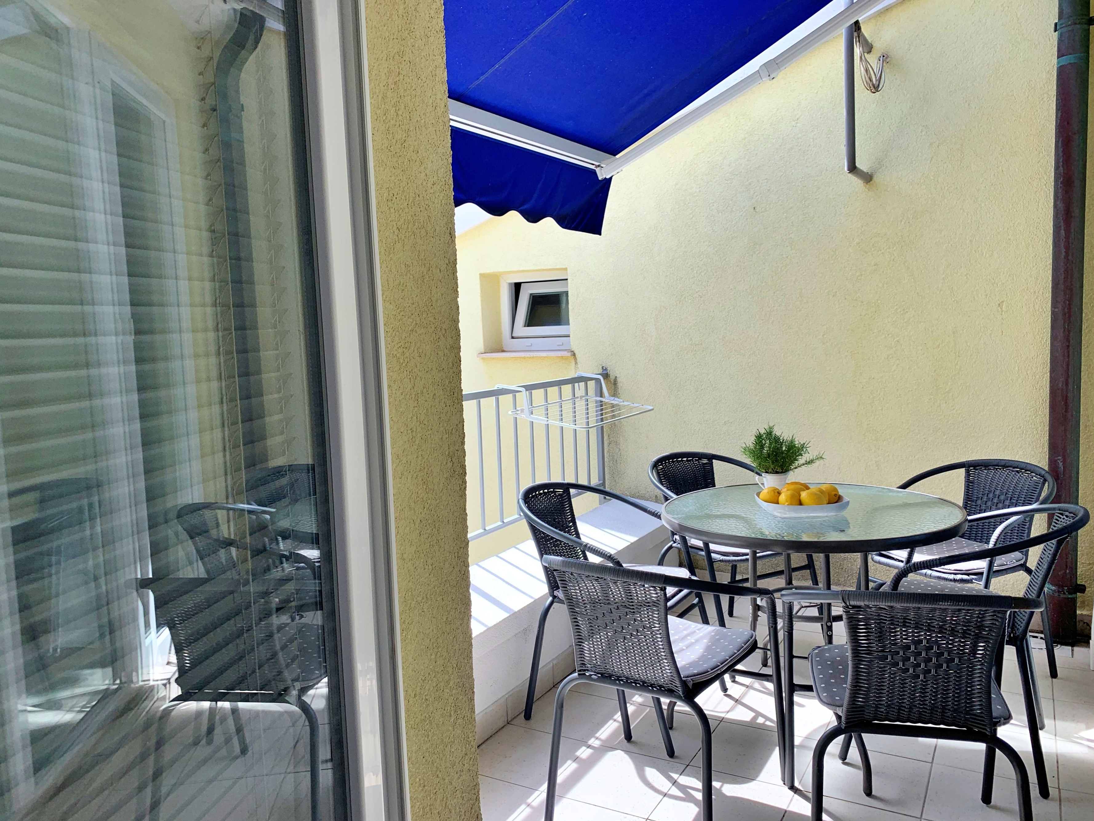 Two bedroom apartment with terrace Šilo, Krk  A-b