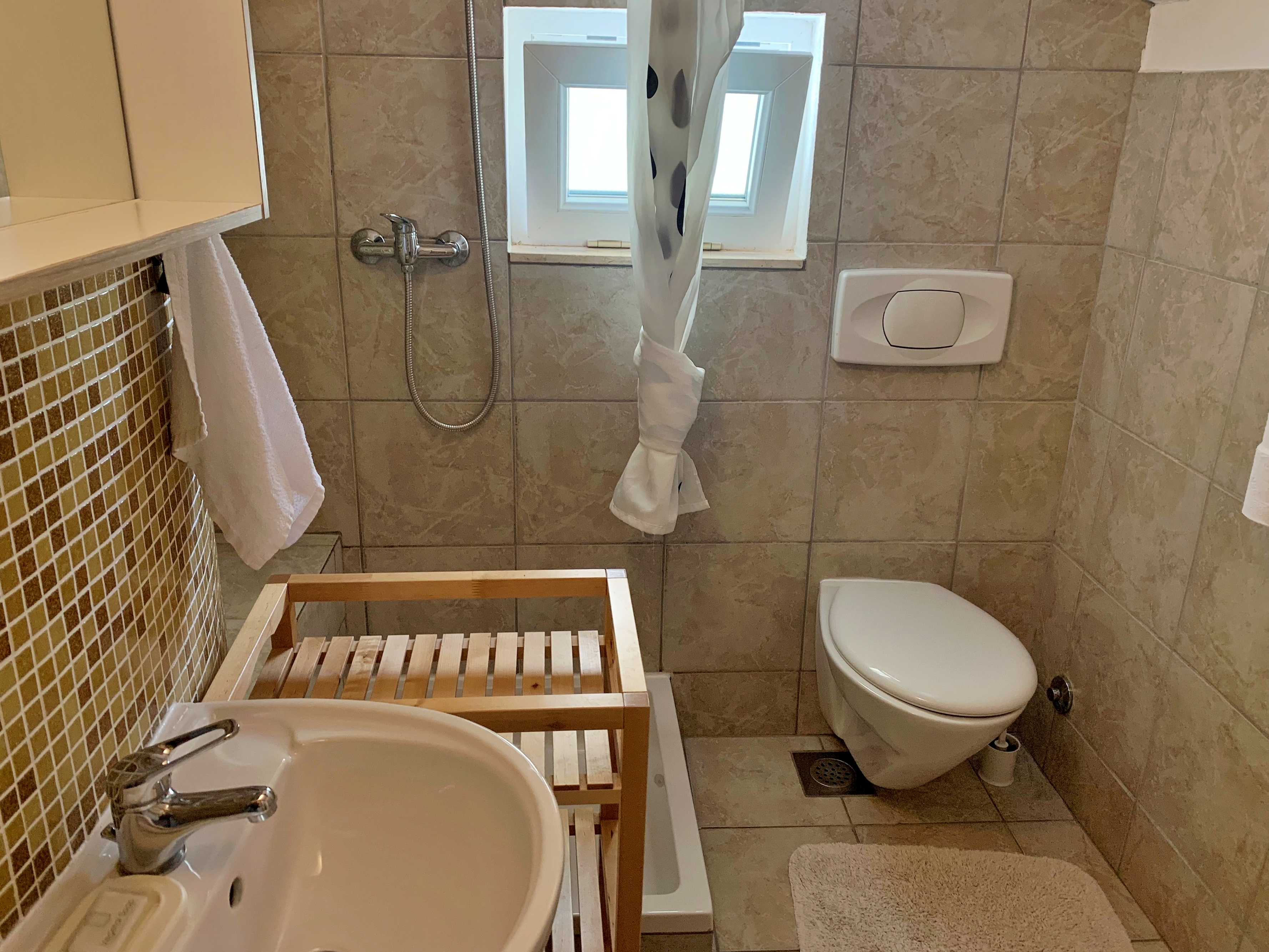 Two bedroom apartment with terrace and sea view Šilo, Krk  A-c