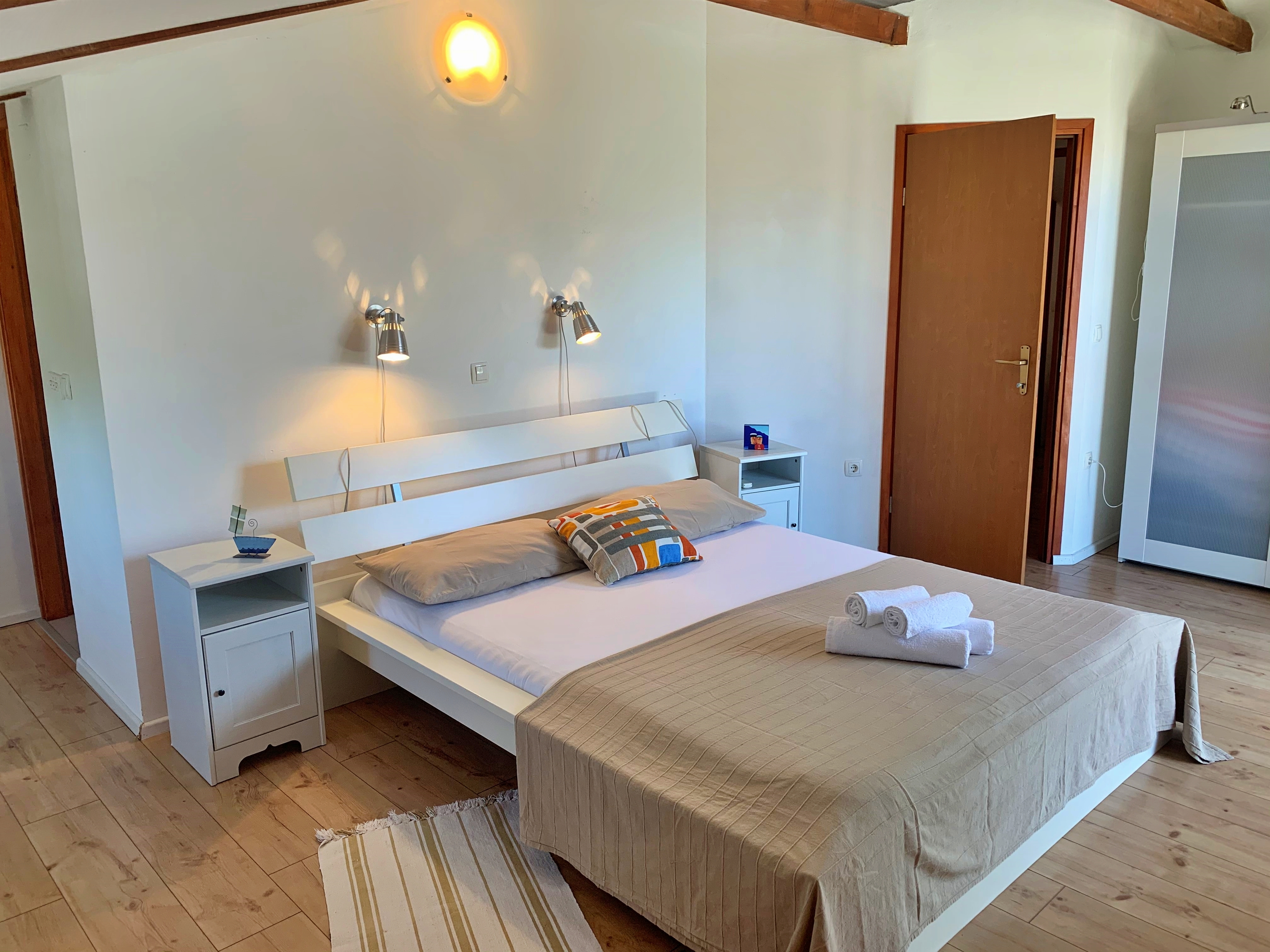 Two bedroom apartment with terrace and sea view Šilo, Krk  A-c