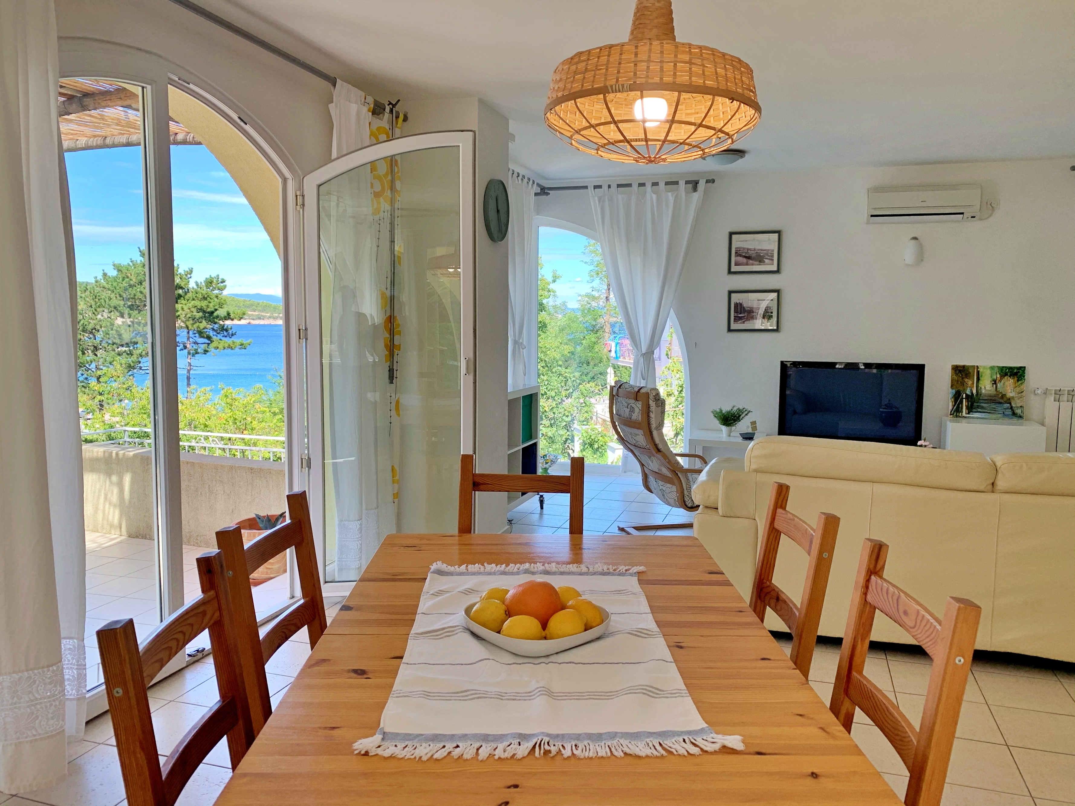 Two bedroom apartment with terrace and sea view Šilo, Krk  A-c