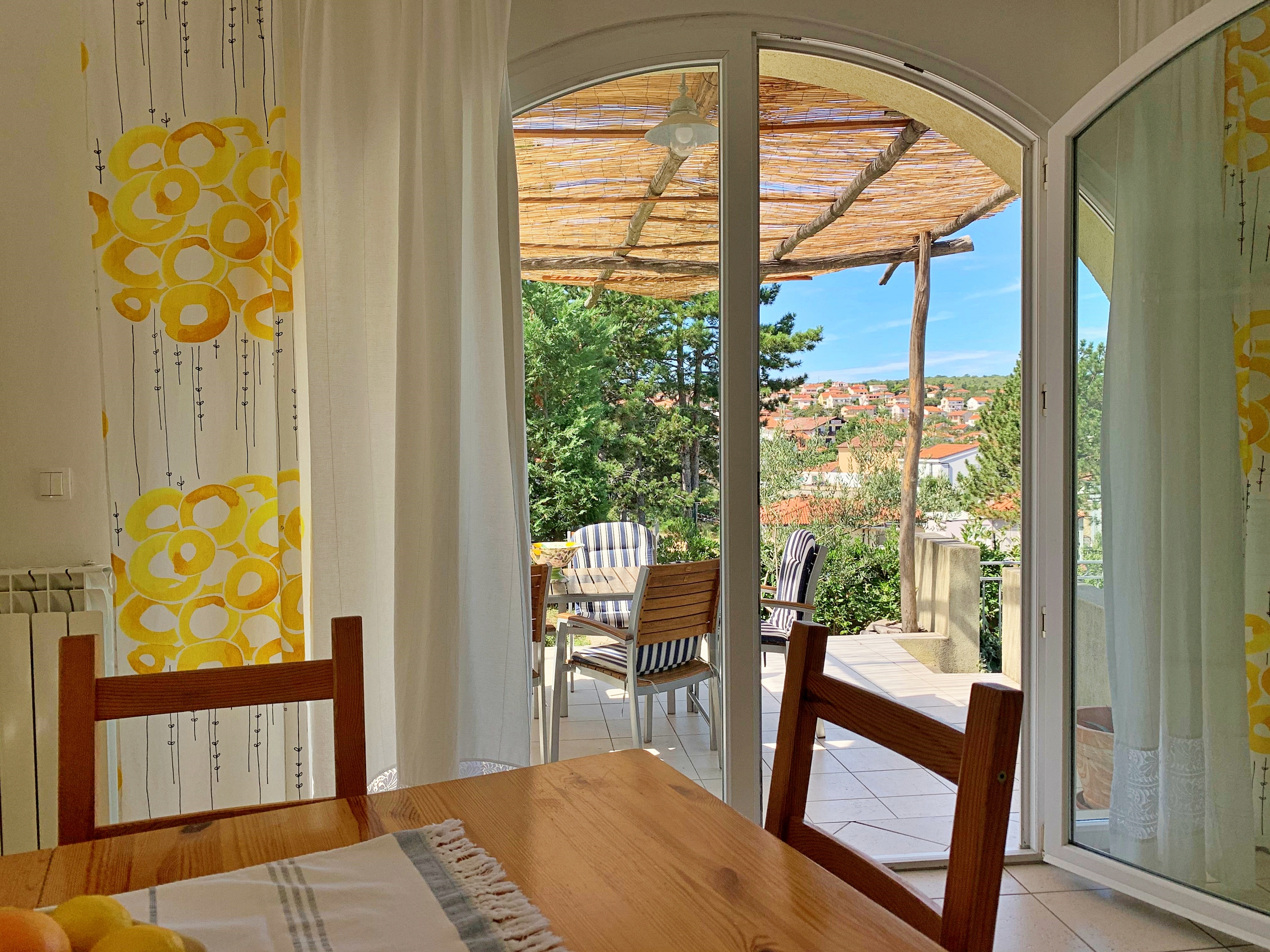Two bedroom apartment with terrace and sea view Šilo, Krk  A-c