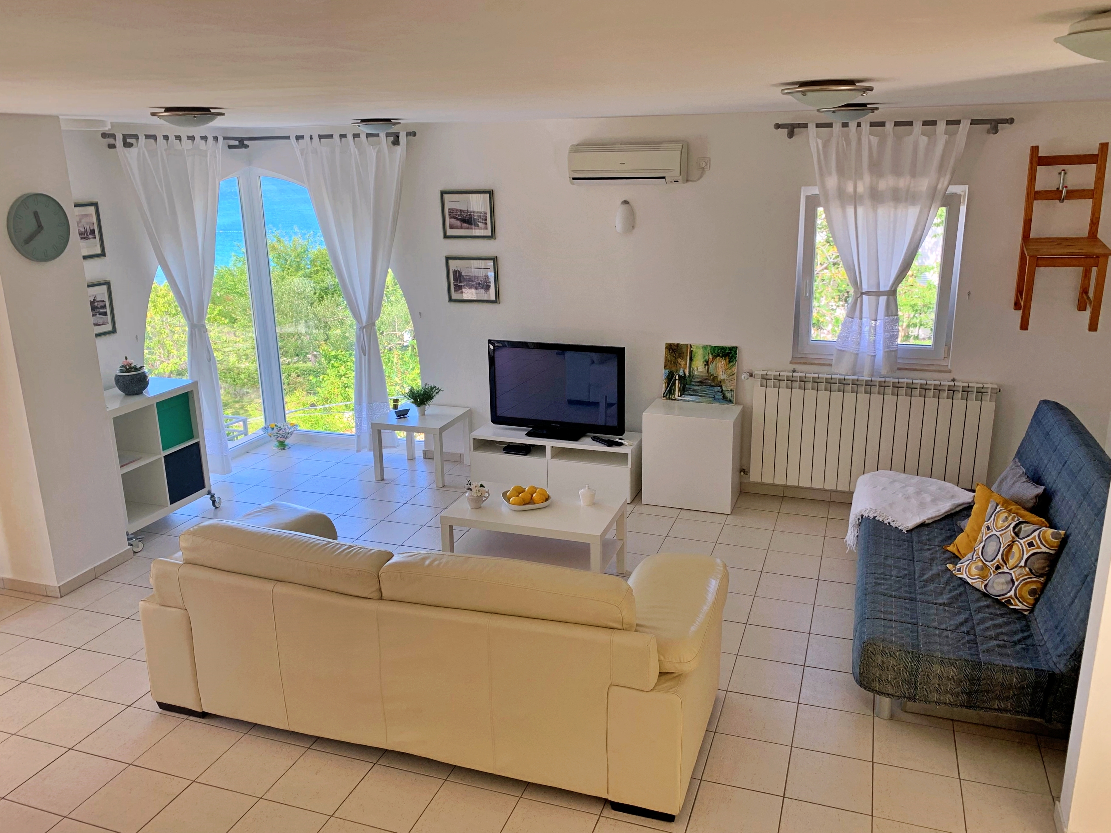 Two bedroom apartment with terrace and sea view Šilo, Krk  A-c