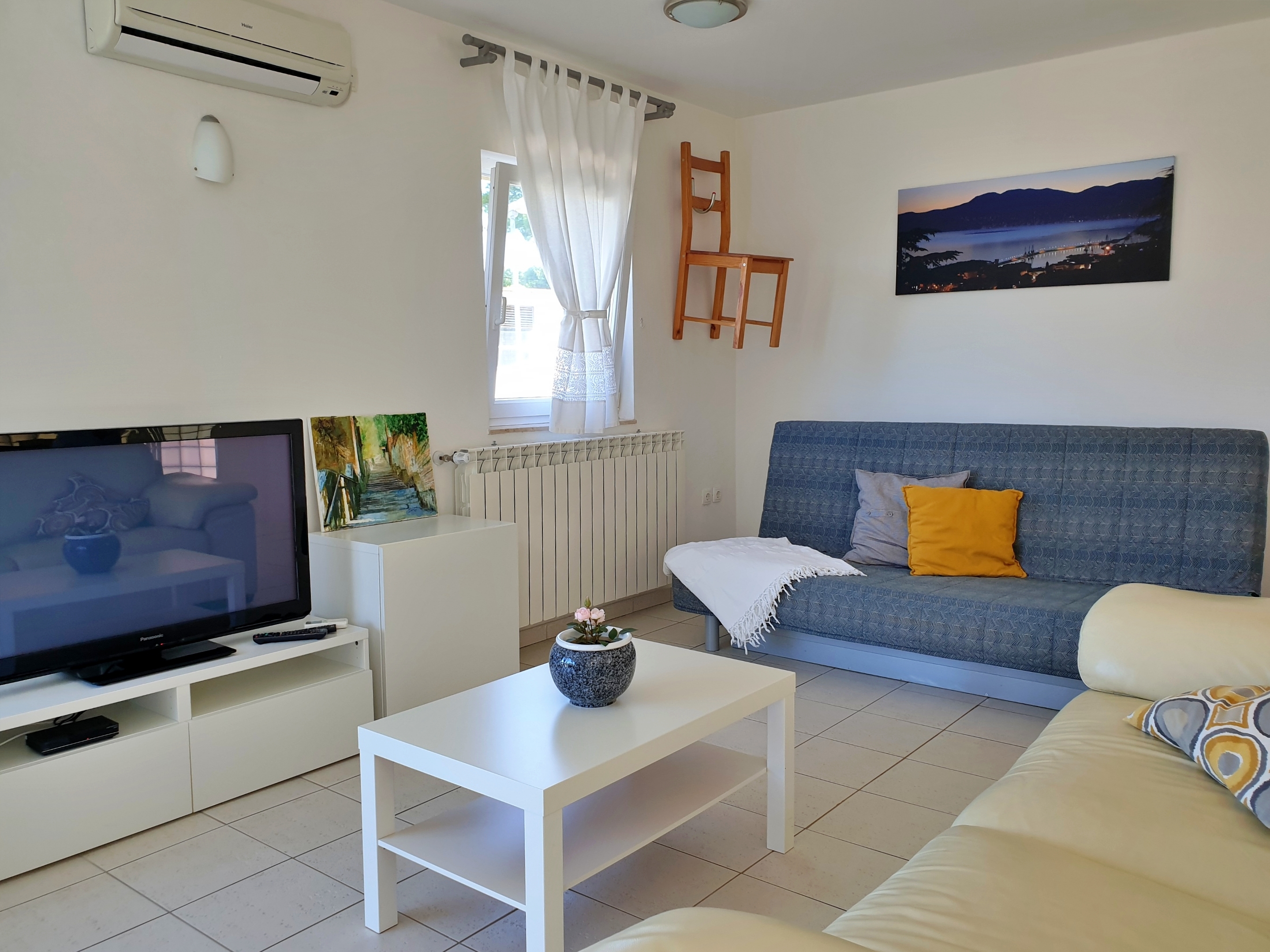 Two bedroom apartment with terrace and sea view Šilo, Krk  A-c