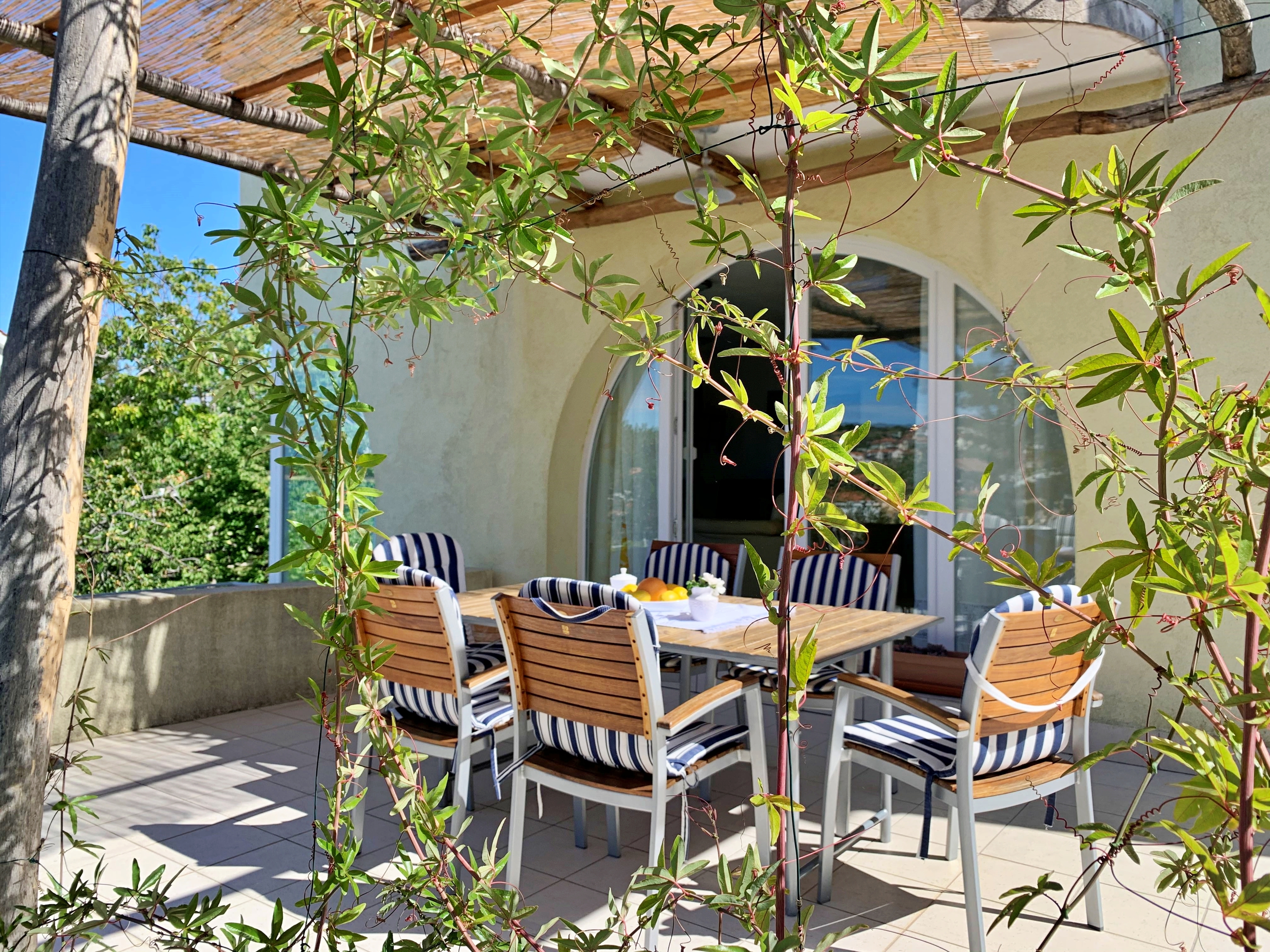 Two bedroom apartment with terrace and sea view Šilo, Krk  A-c