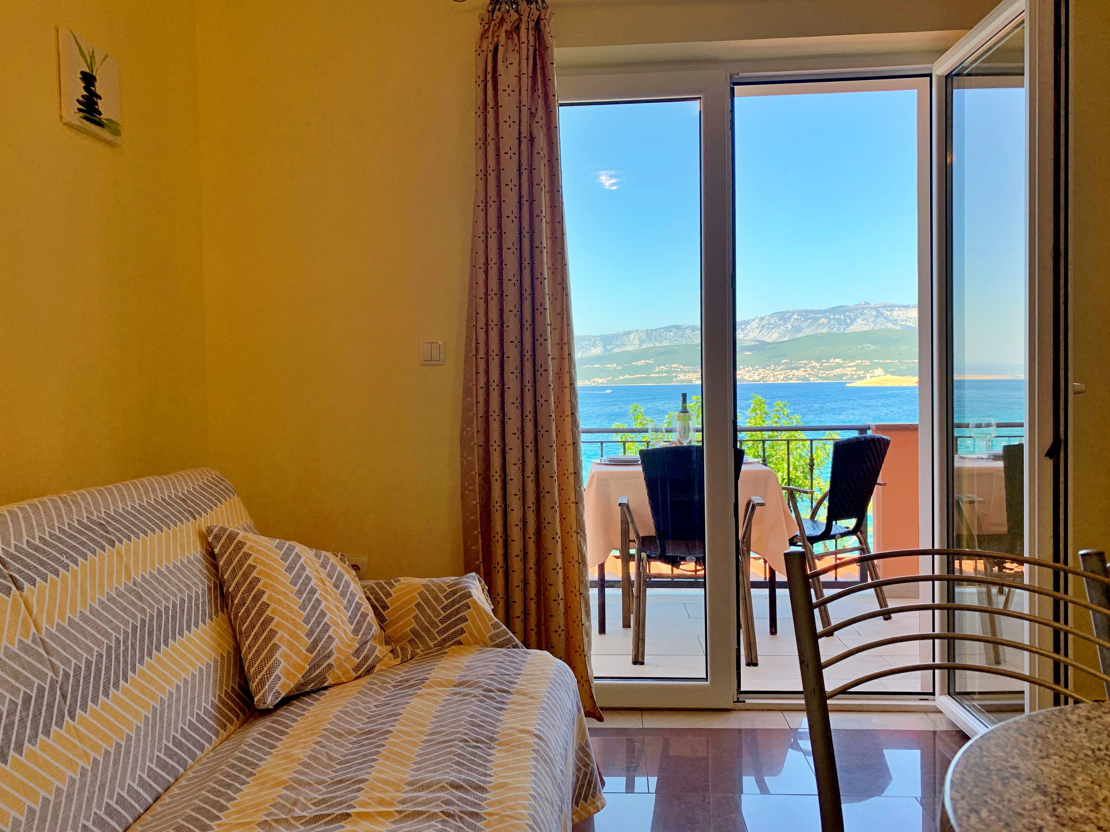 One bedroom apartment near beach Šilo, Krk (A-18680-a)