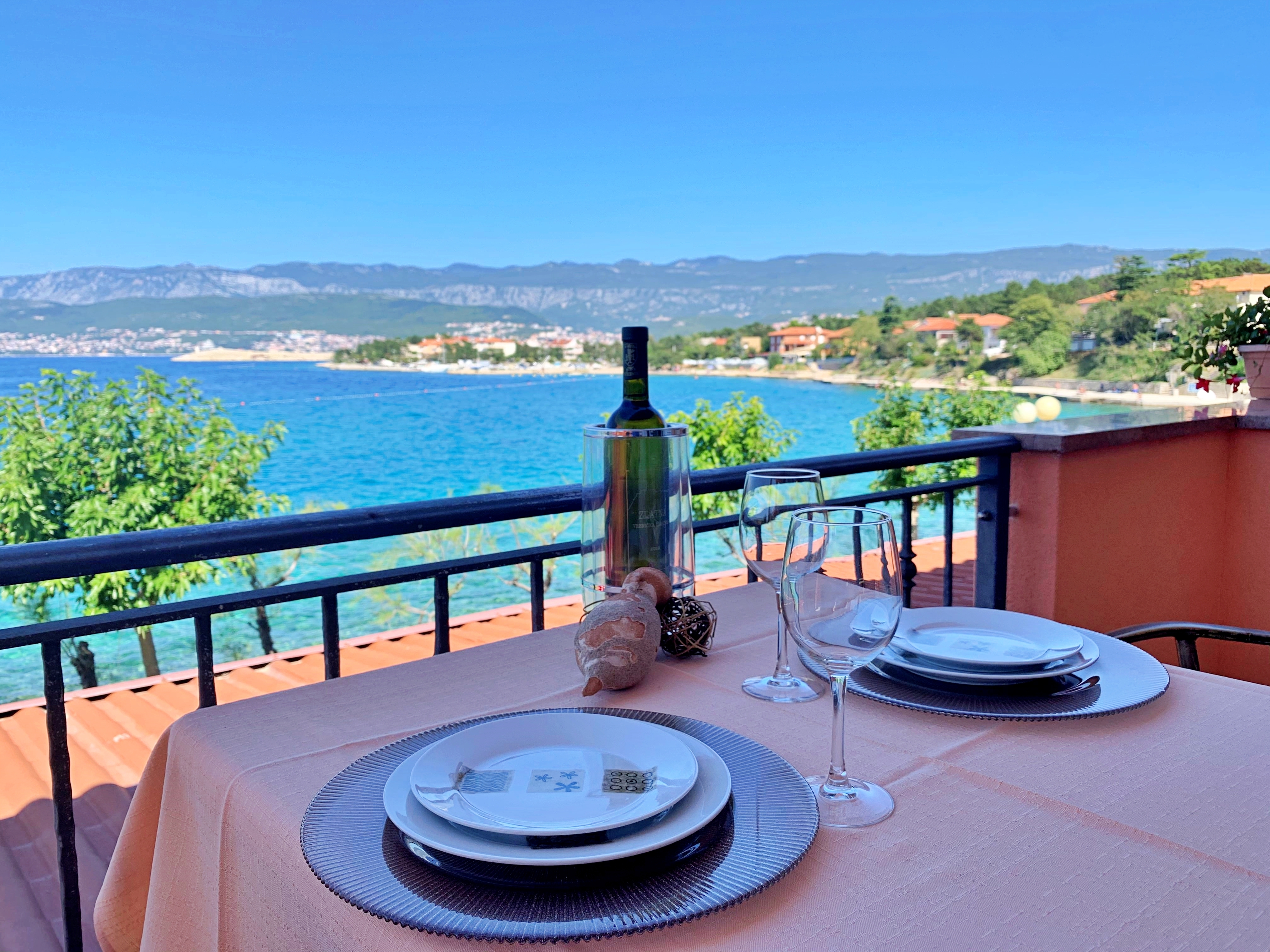 One bedroom apartment near beach Šilo, Krk  A-a