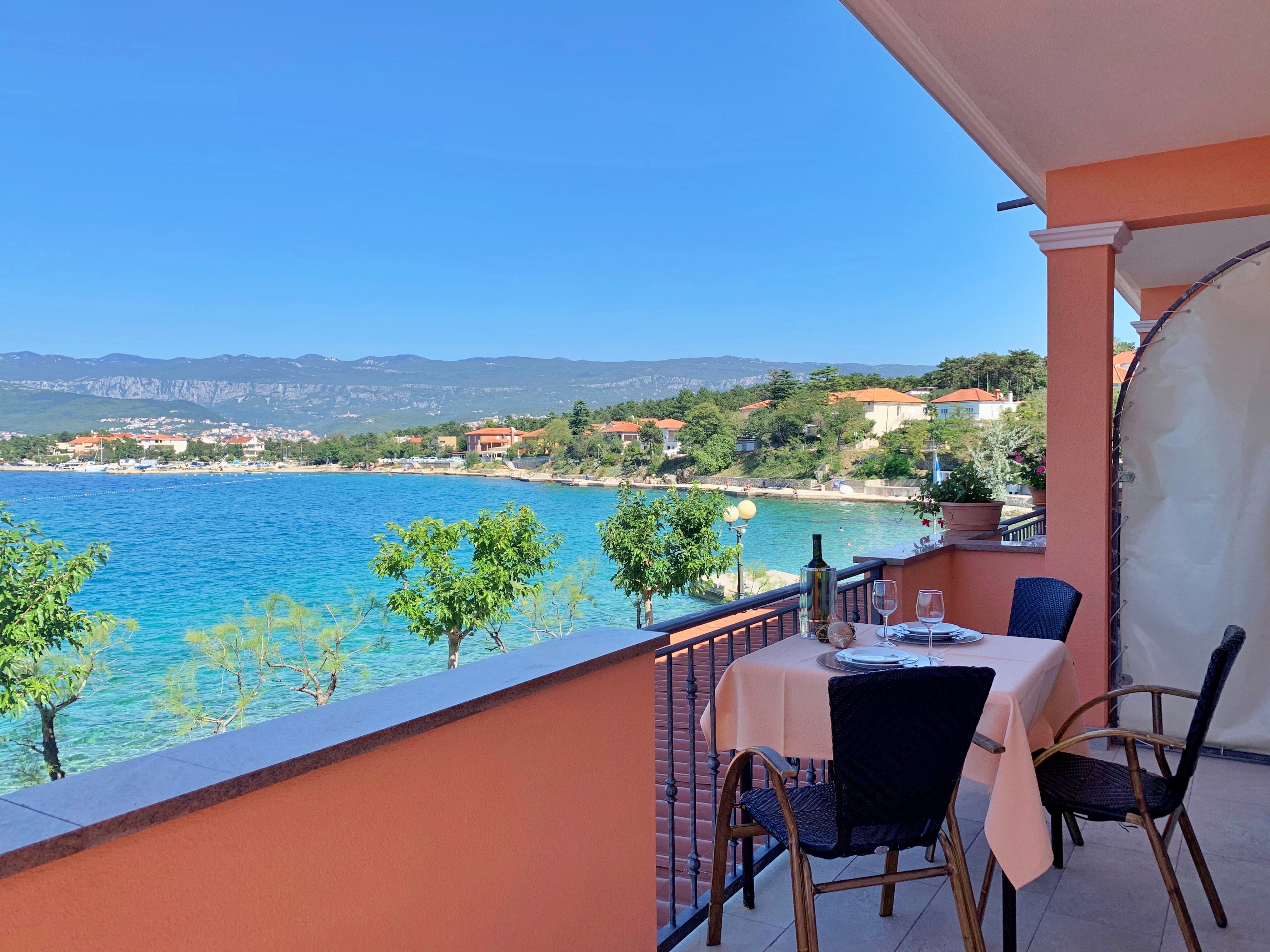 One bedroom apartment near beach Šilo, Krk  A-a
