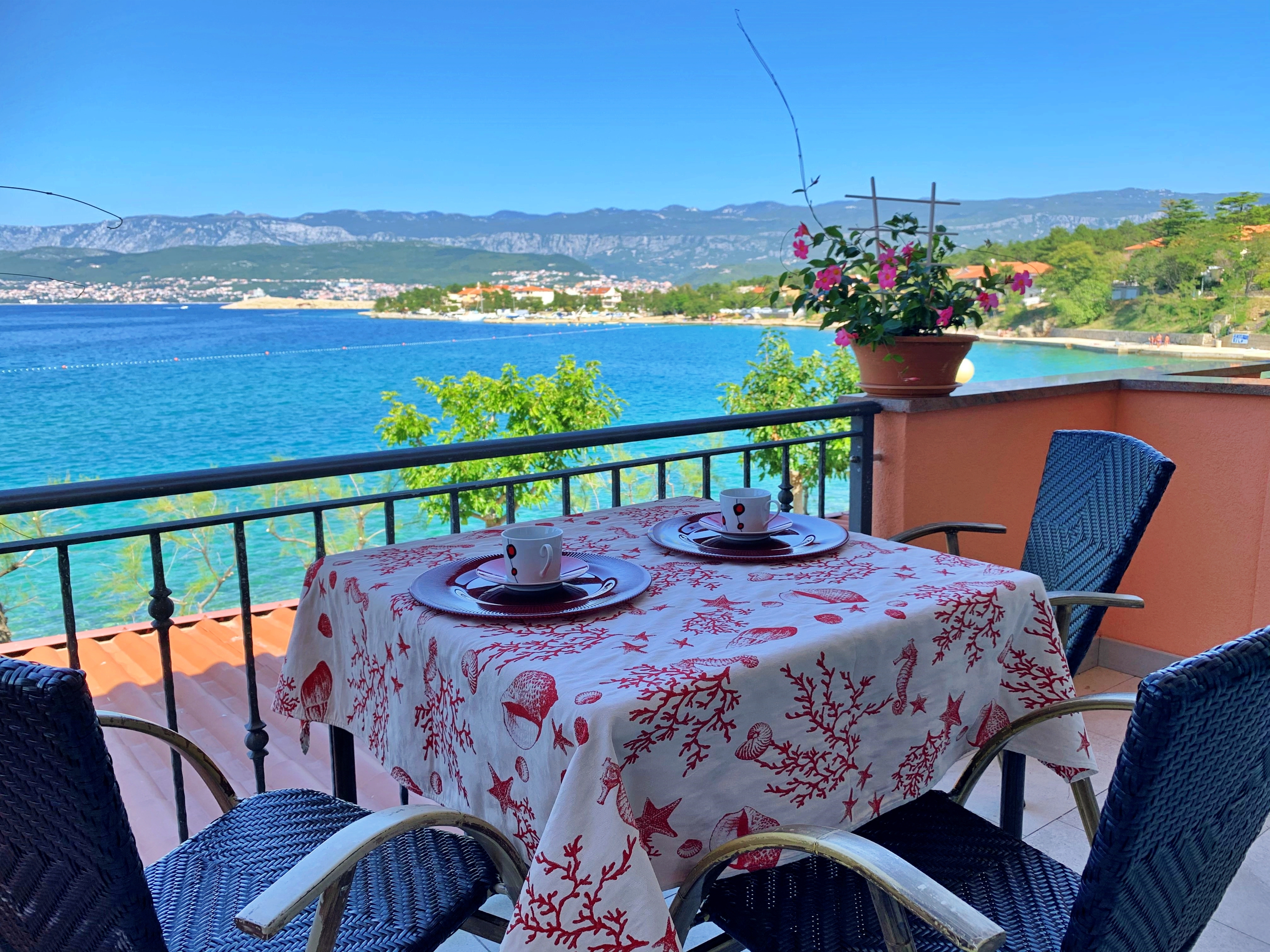 One bedroom apartment near beach Šilo, Krk  A-b