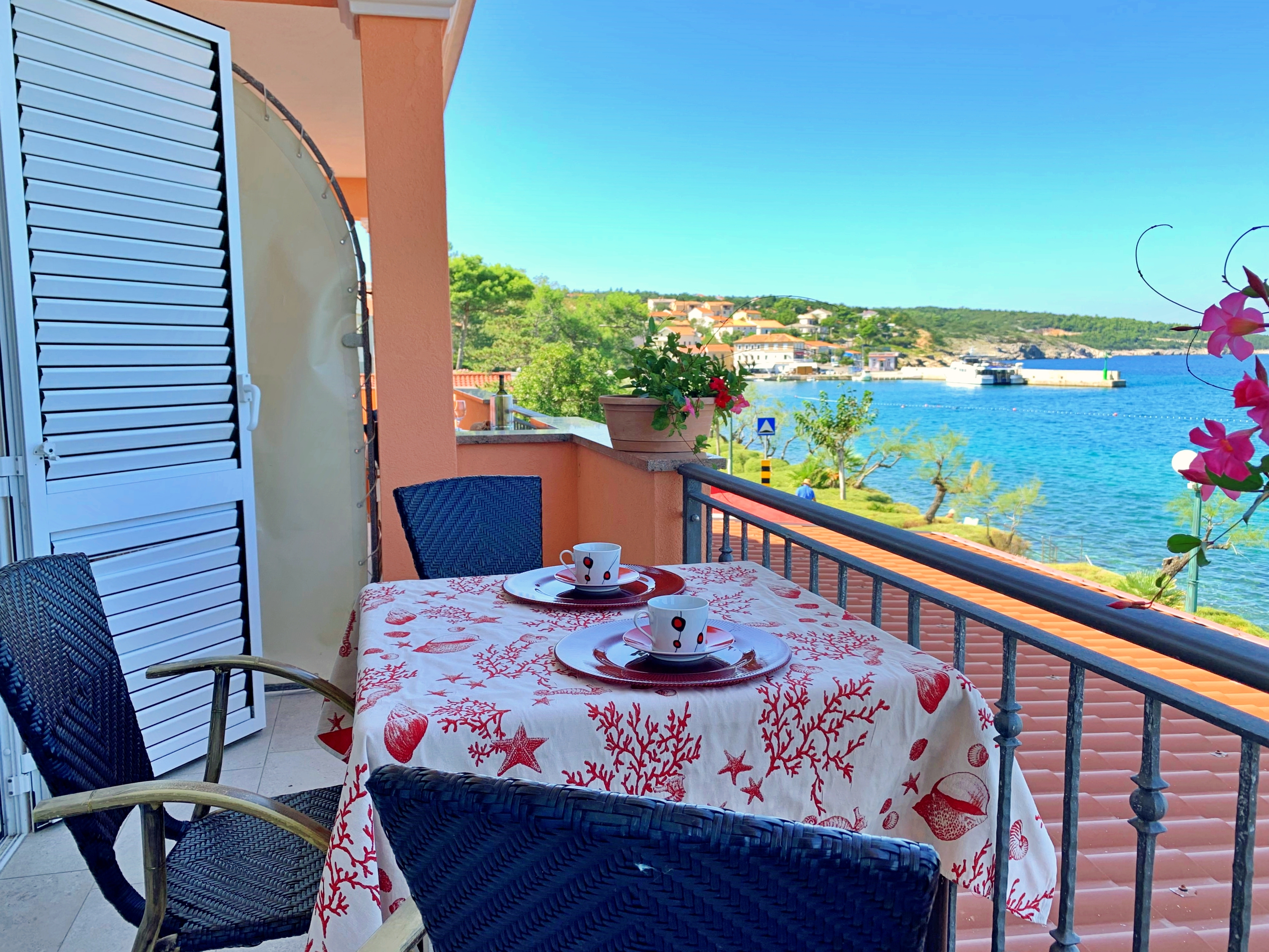 One bedroom apartment near beach Šilo, Krk  A-b