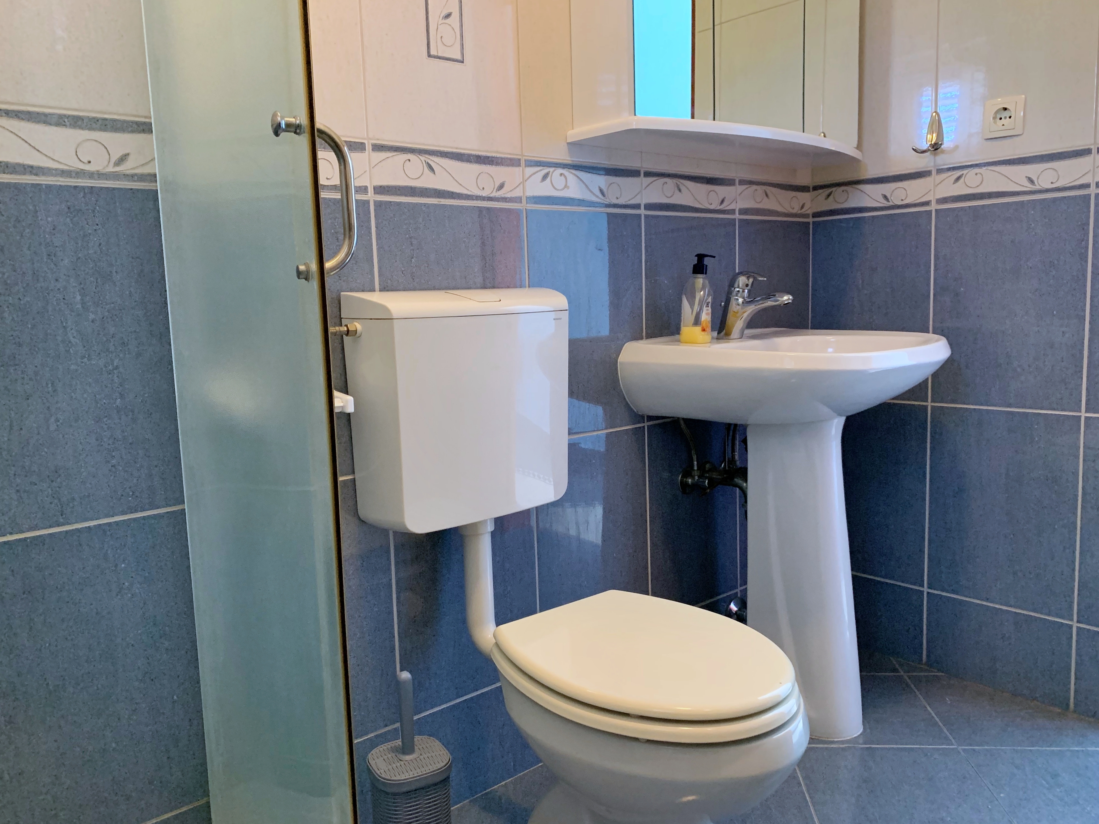 One bedroom apartment near beach Šilo, Krk  A-c