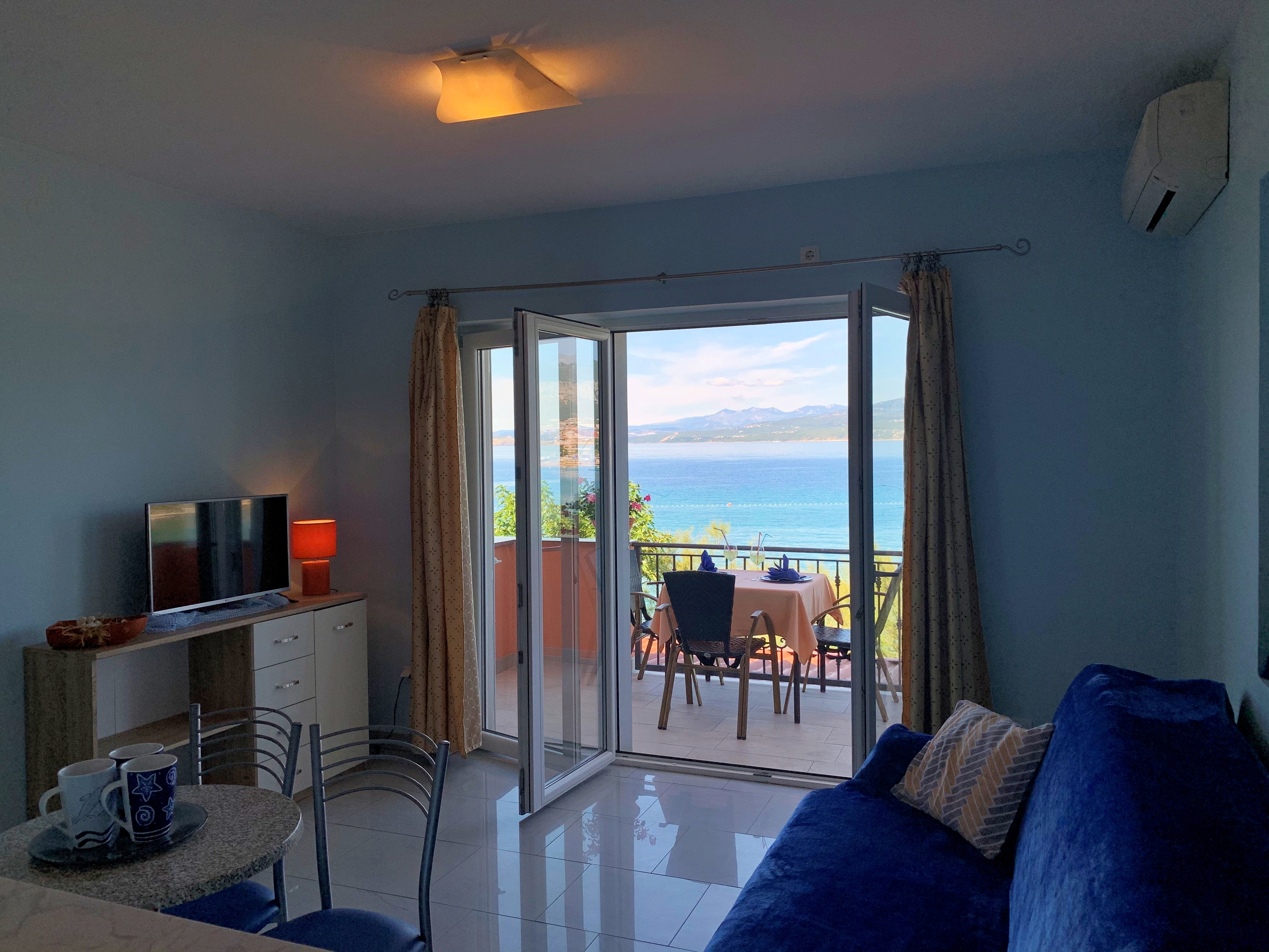 One bedroom apartment near beach Šilo, Krk (A-18680-c) One bedroom apartment near beach Šilo, Krk (A-18680-c)