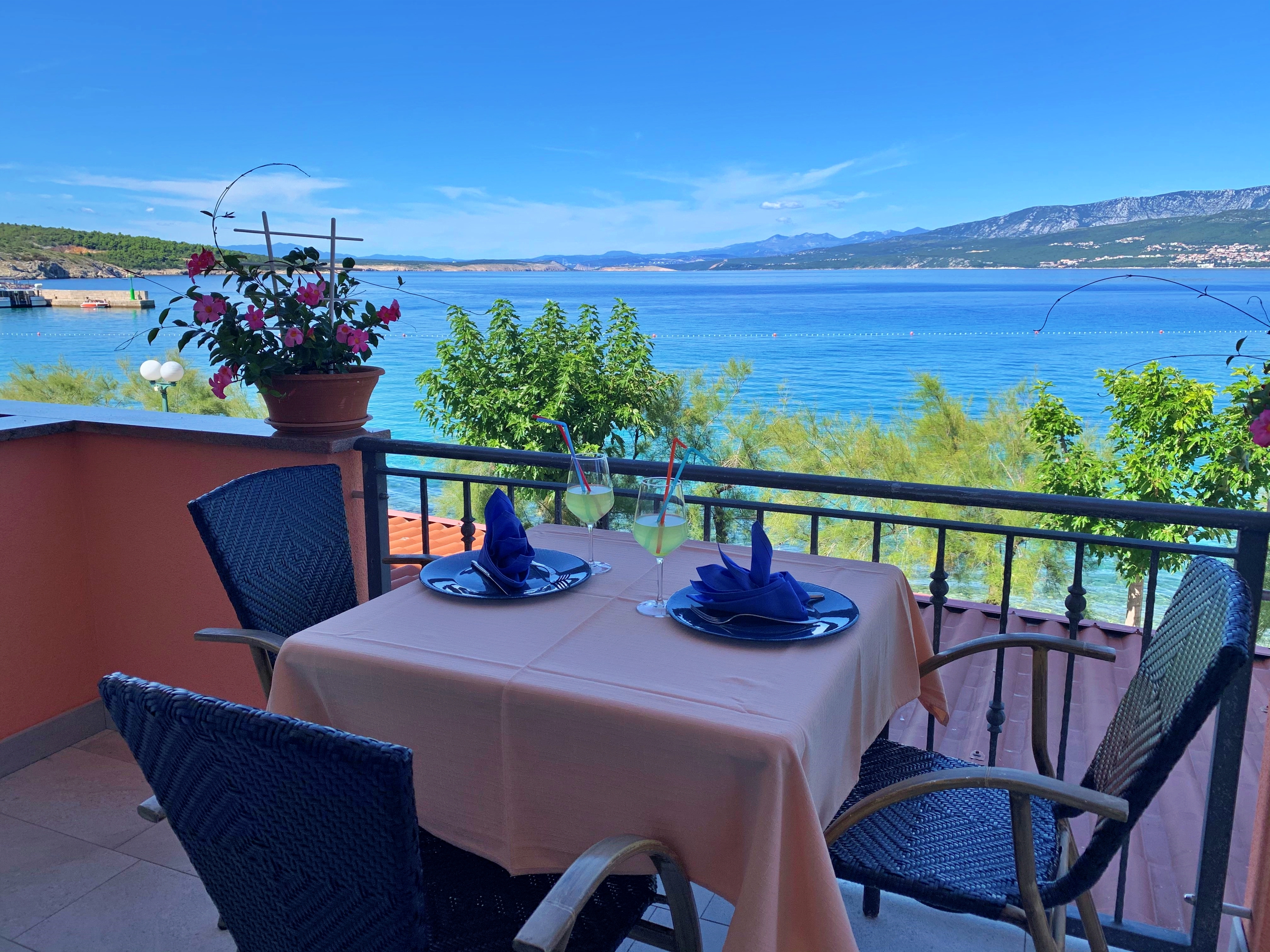 One bedroom apartment near beach Šilo, Krk (A-18680-c) One bedroom apartment near beach Šilo, Krk (A-18680-c)