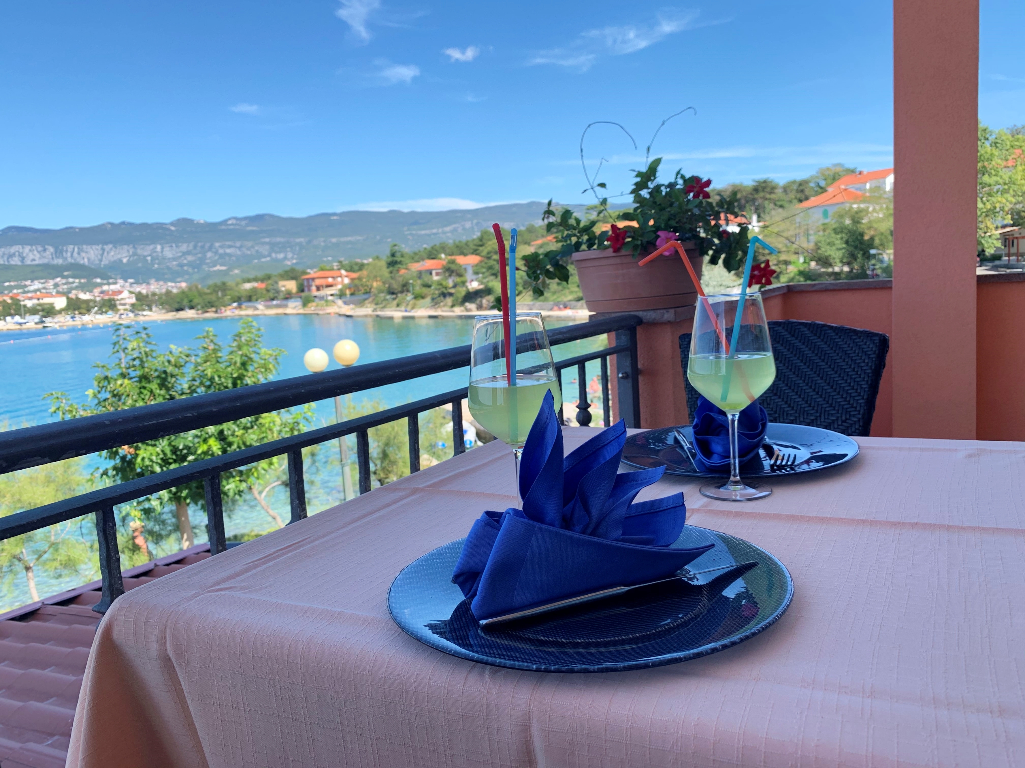 One bedroom apartment near beach Šilo, Krk  A-c