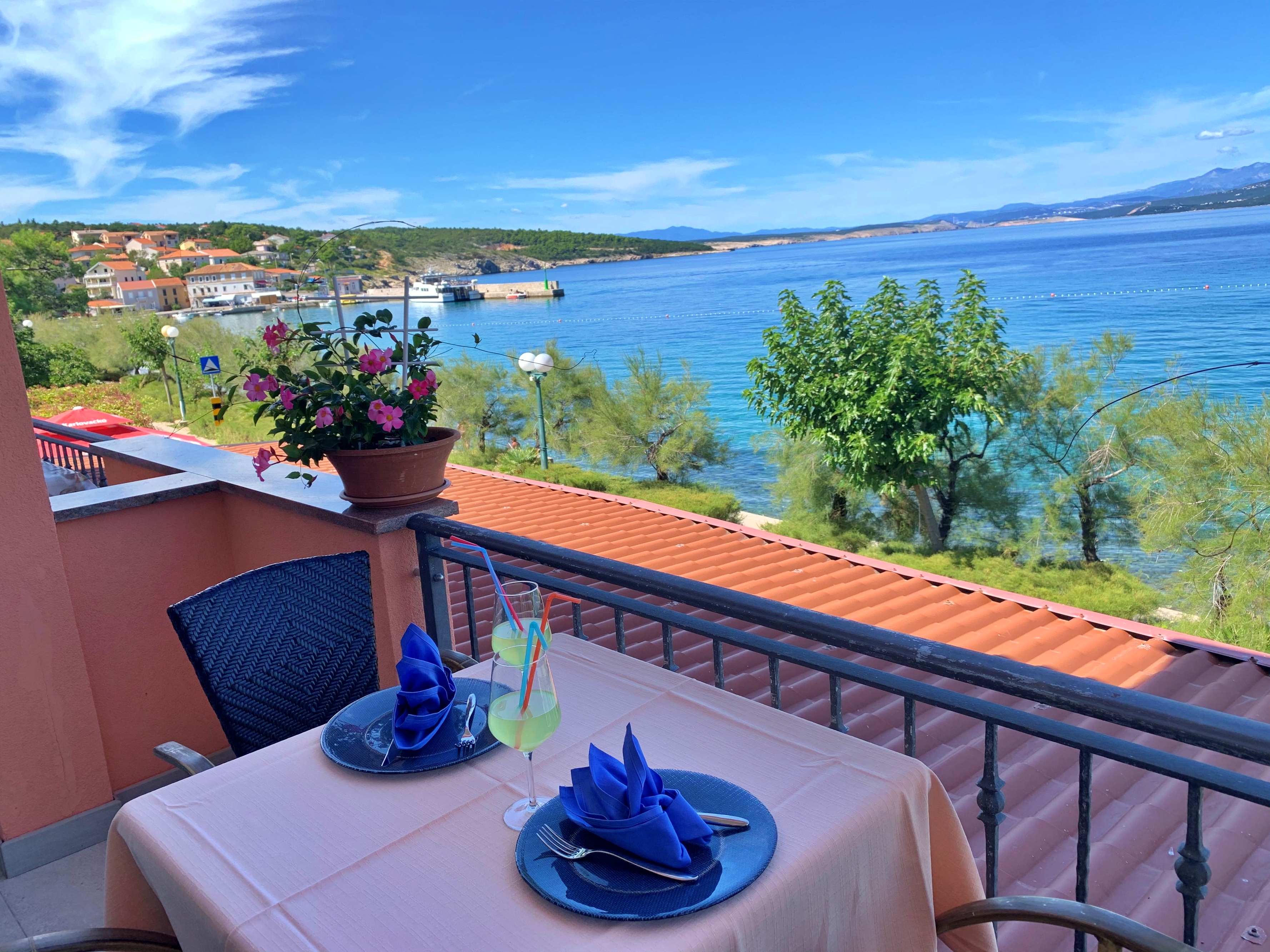One bedroom apartment near beach Šilo, Krk  A-c