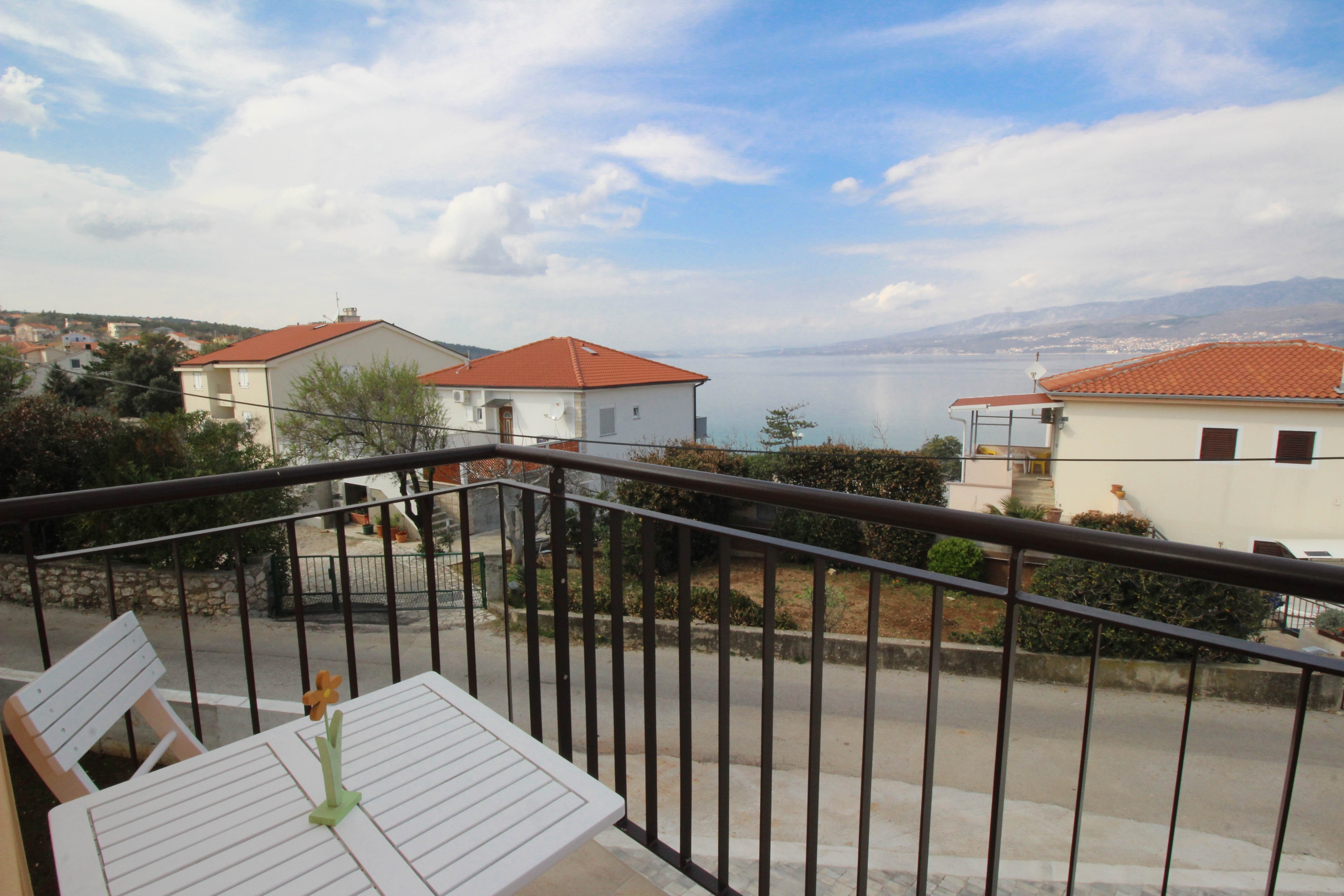 Two bedroom apartment with balcony and sea view Šilo, Krk  A-b