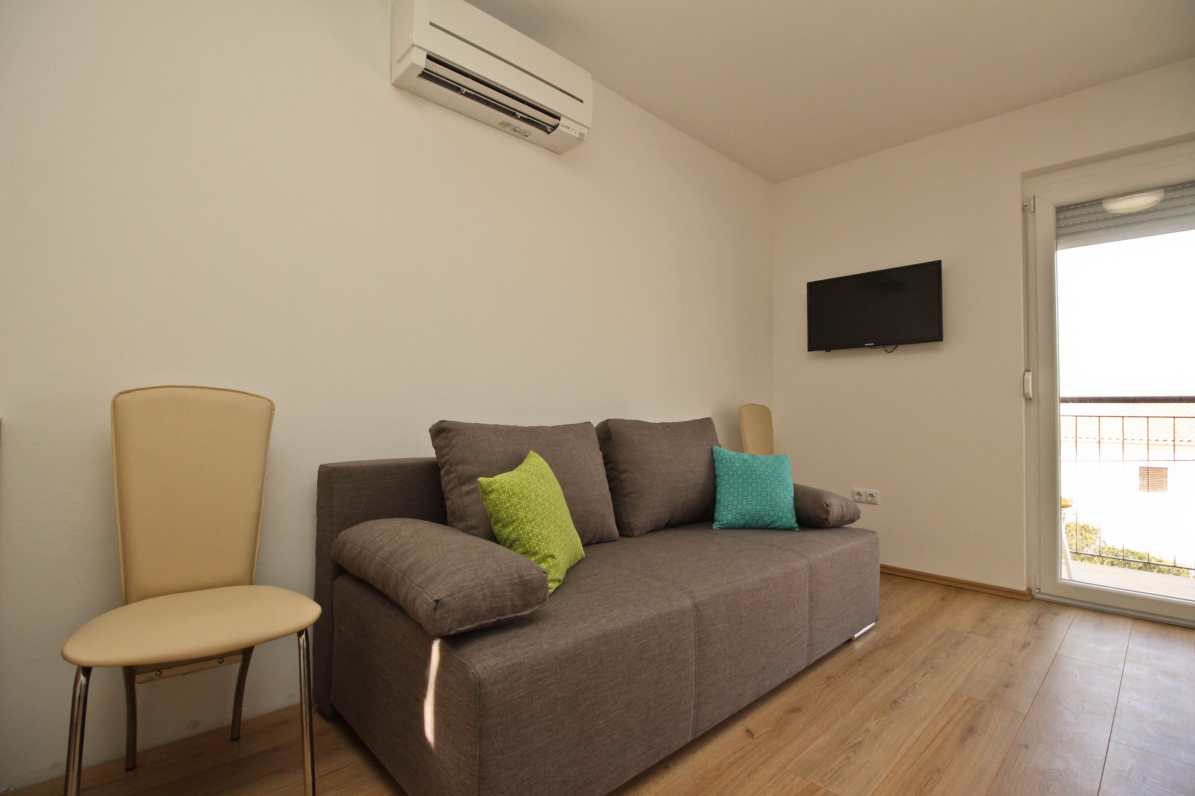 Two bedroom apartment with balcony and sea view Šilo, Krk (A-18682-b) Two bedroom apartment with balcony and sea view Šilo, Krk (A-18682-b)