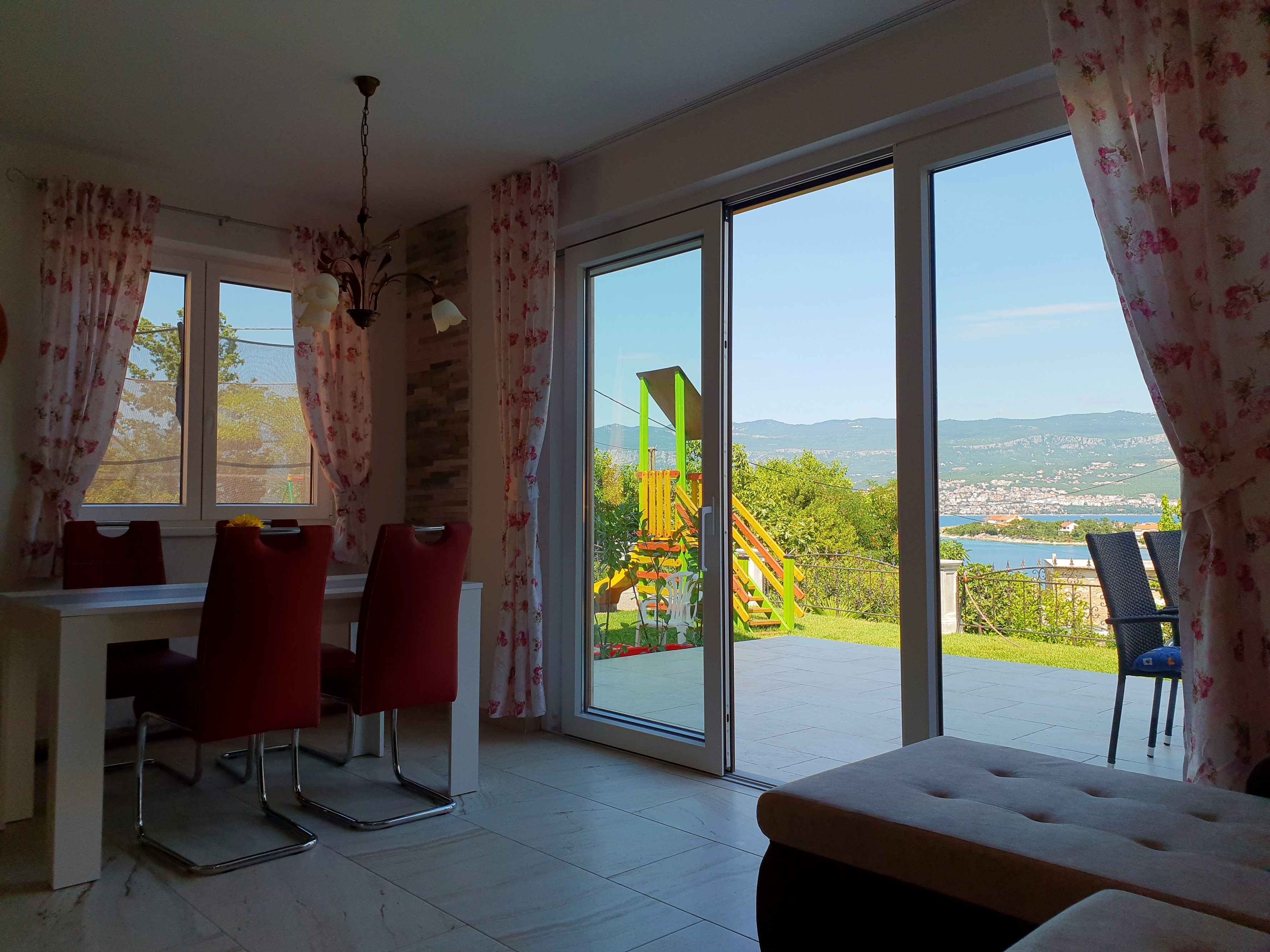 Two bedroom apartment with terrace and sea view Šilo, Krk (A-18685-a)