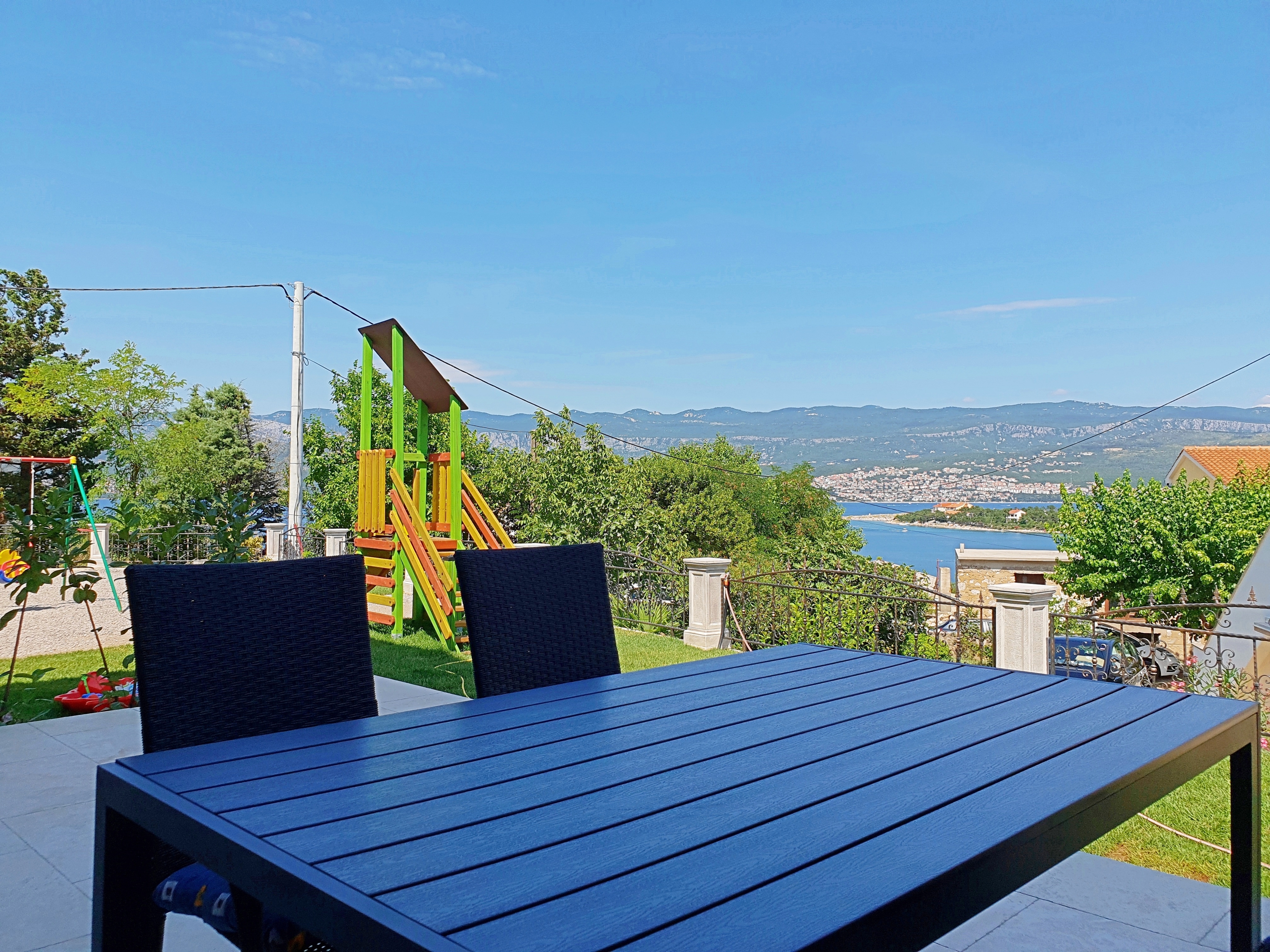 Two bedroom apartment with terrace and sea view Šilo, Krk  A-a