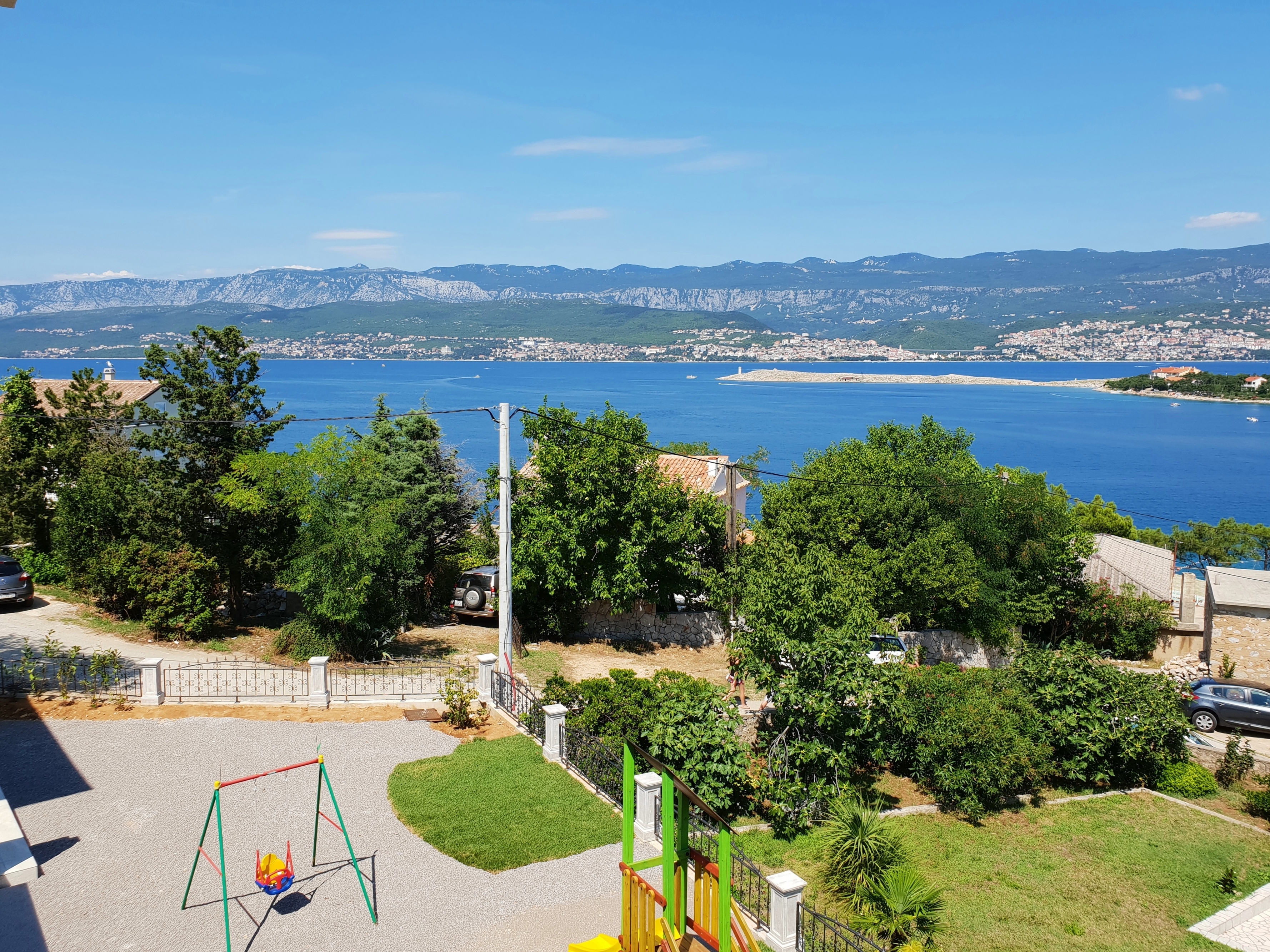 Two bedroom apartment with terrace and sea view Šilo, Krk  A-b