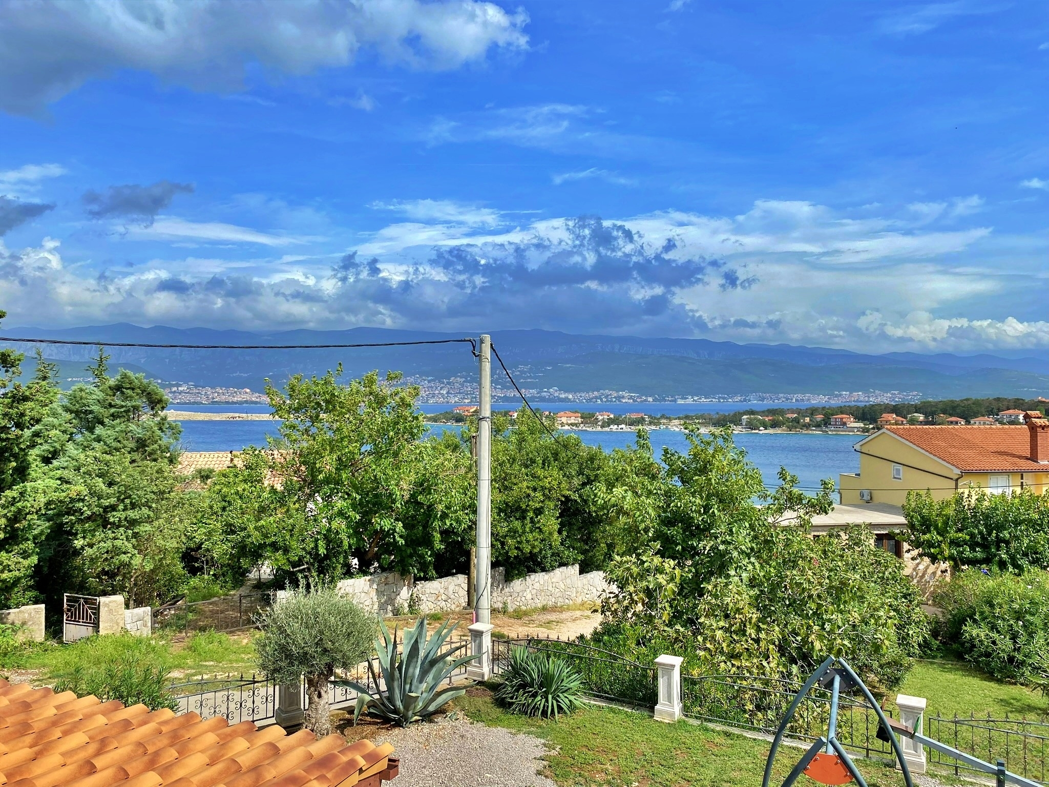 Two bedroom apartment with terrace and sea view Šilo, Krk  A-c