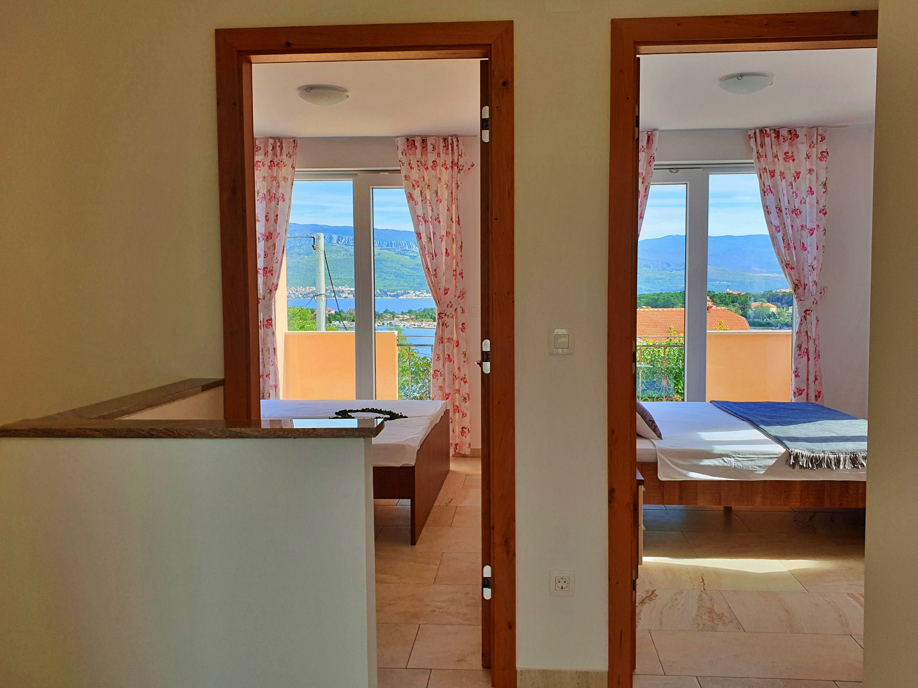 Two bedroom apartment with terrace and sea view Šilo, Krk  A-c