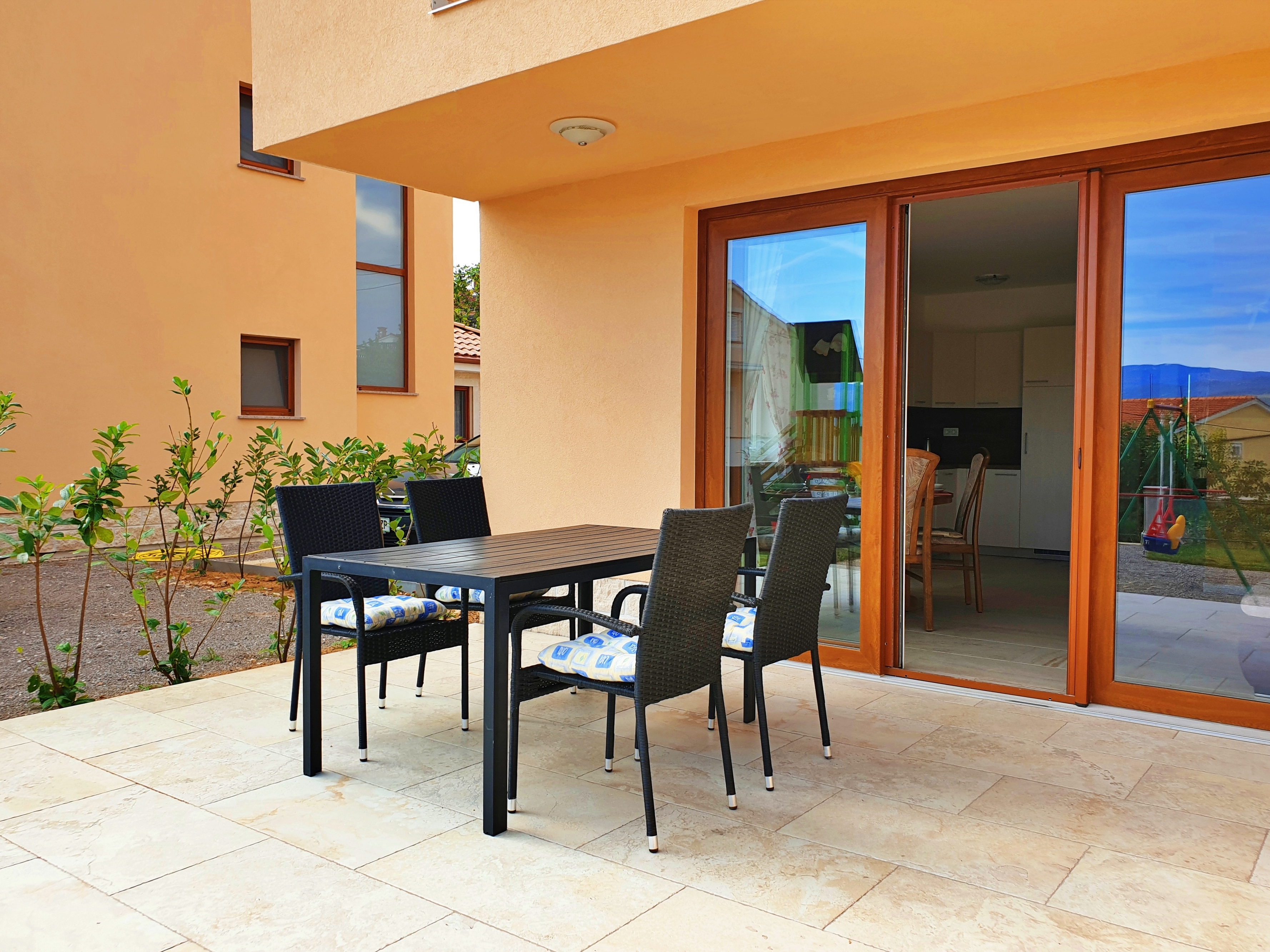 Two bedroom apartment with terrace and sea view Šilo, Krk  A-c
