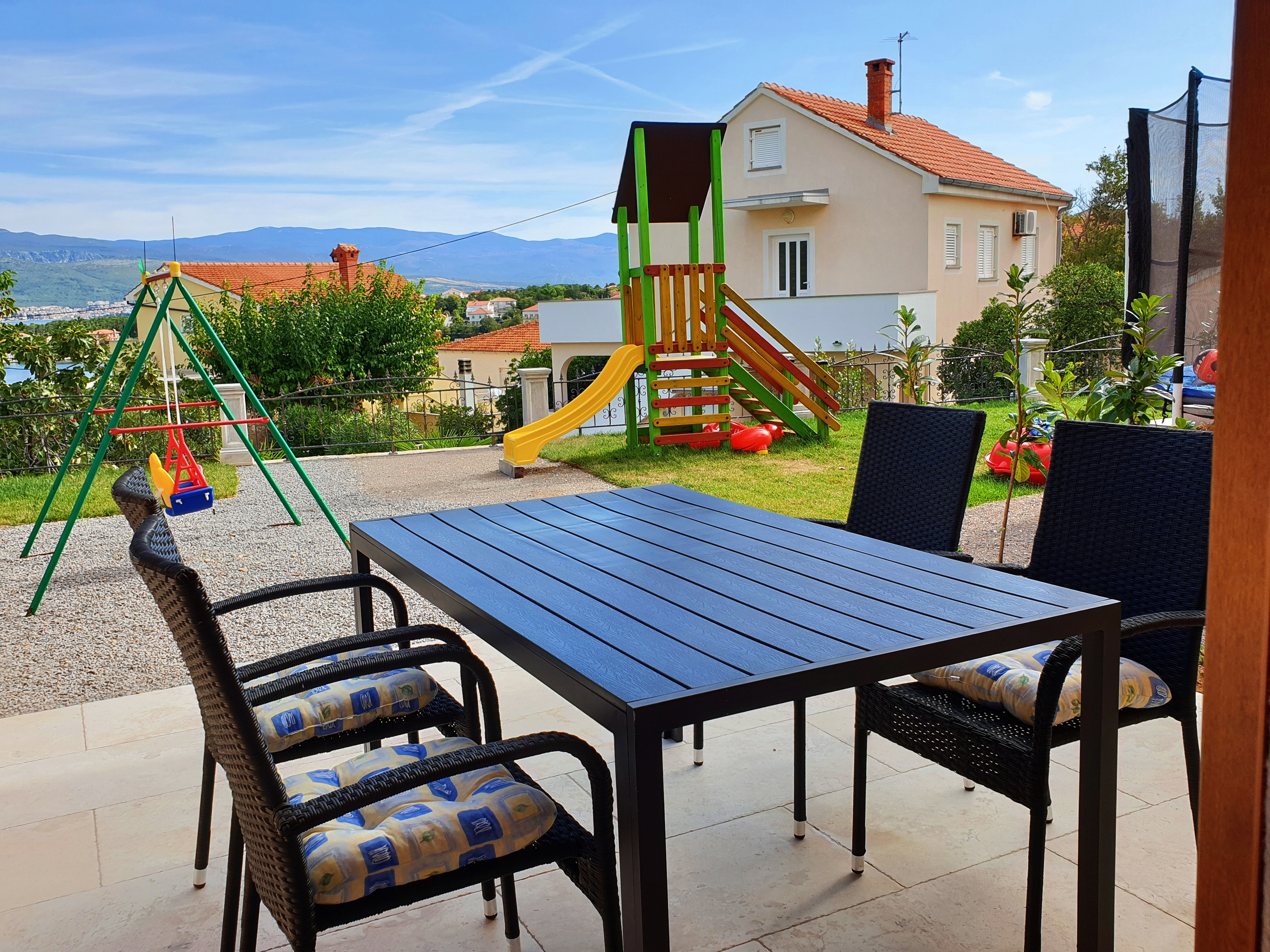 Two bedroom apartment with terrace and sea view Šilo, Krk  A-c