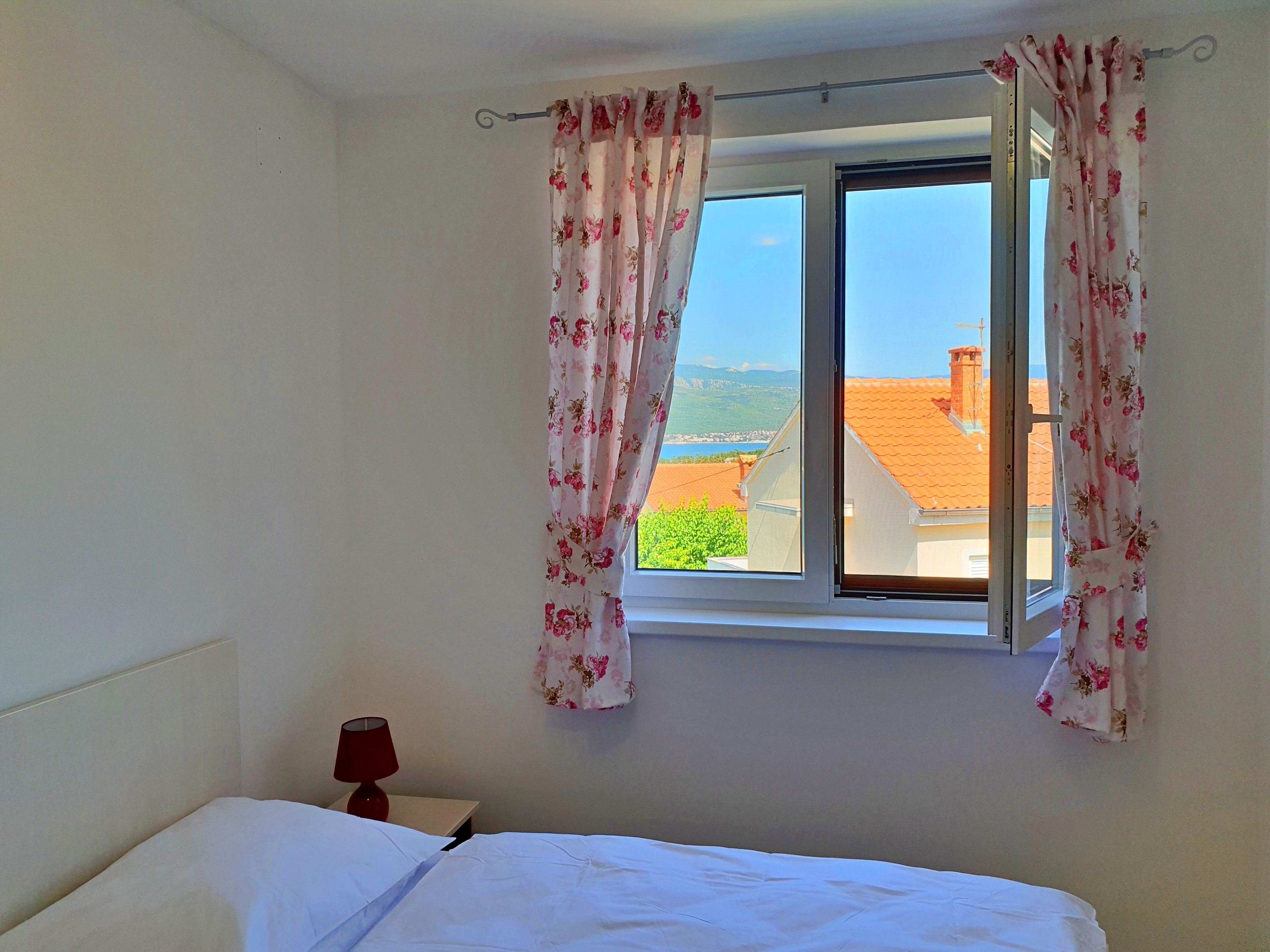 Two bedroom apartment with terrace and sea view Šilo, Krk  A-d