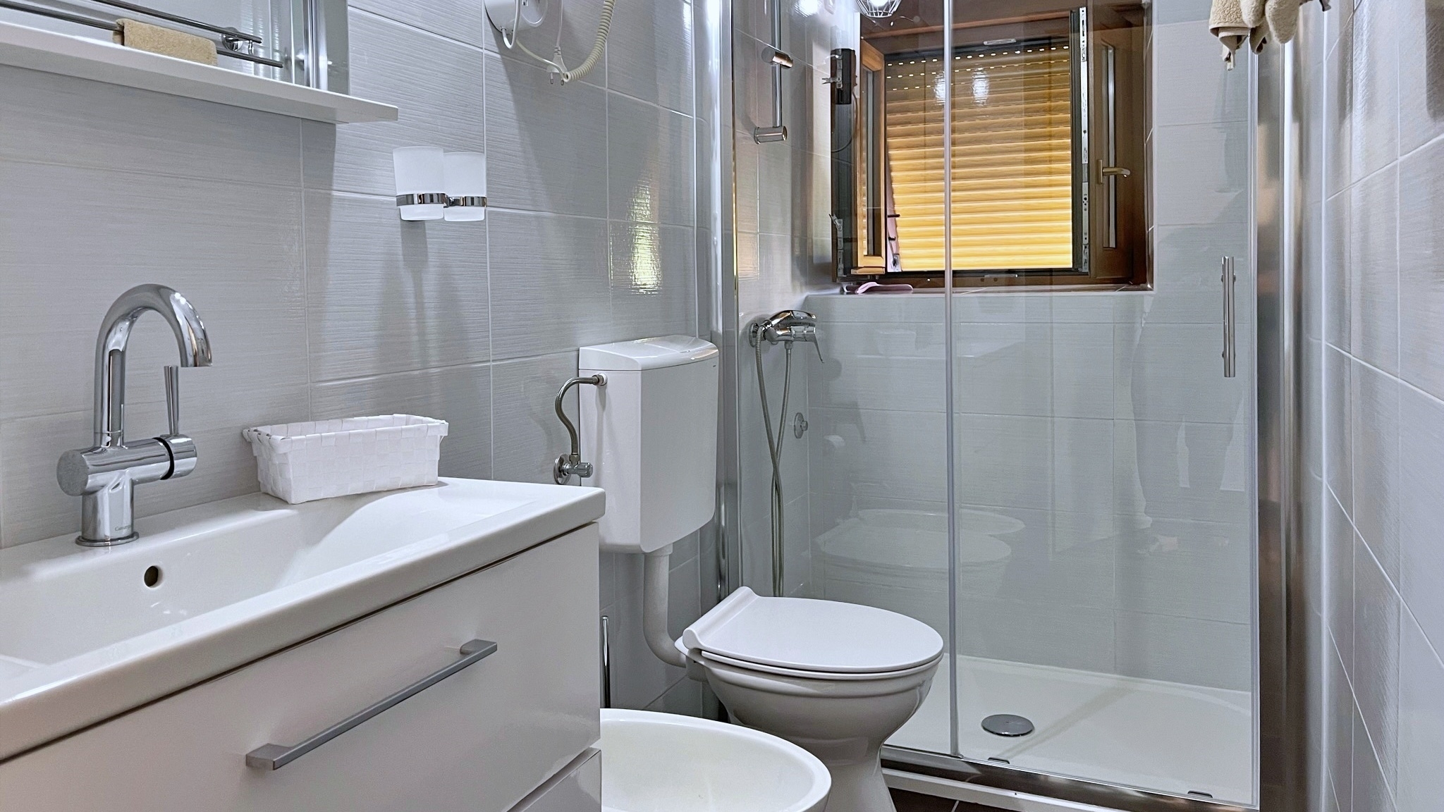 One bedroom apartment near beach Šilo, Krk  A-a