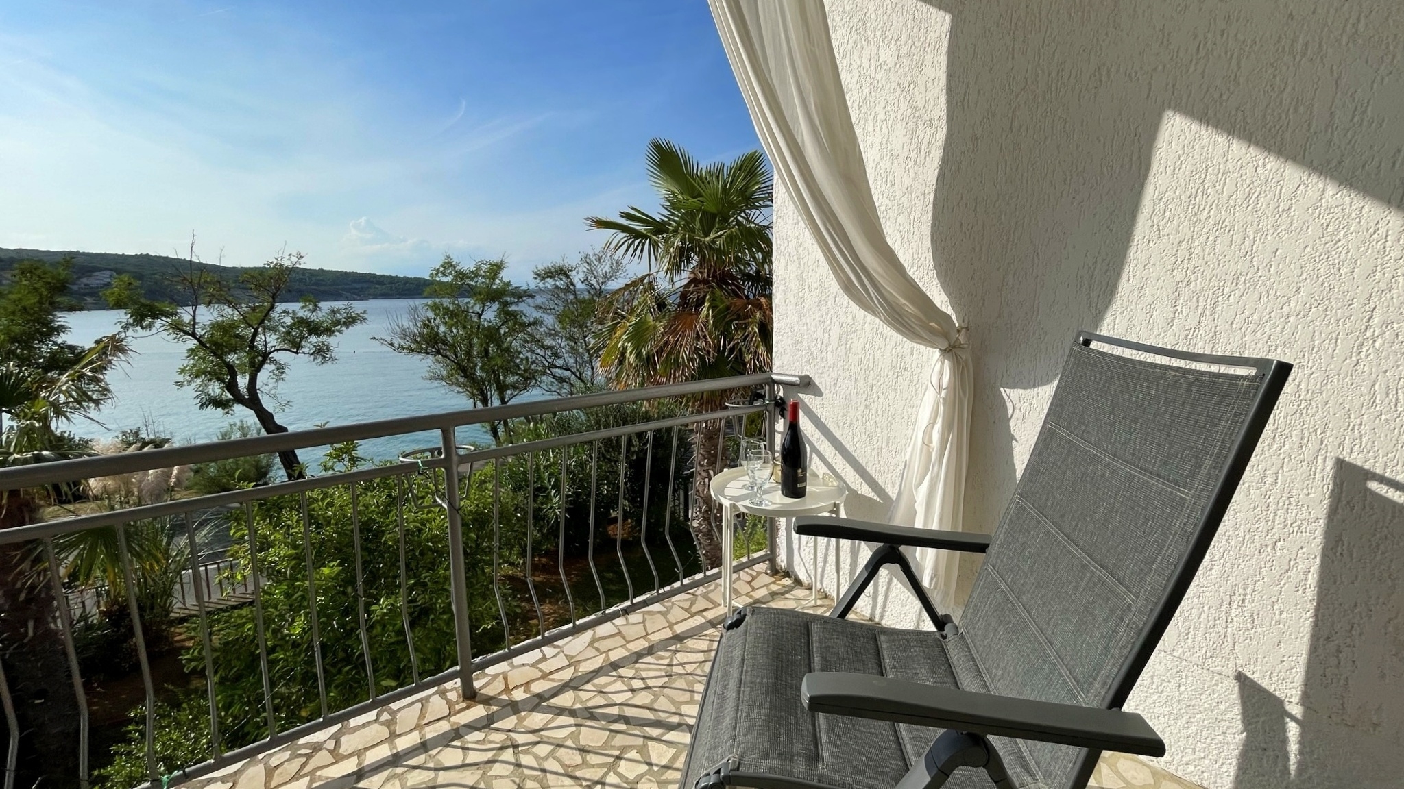 One bedroom apartment near beach Šilo, Krk  A-a